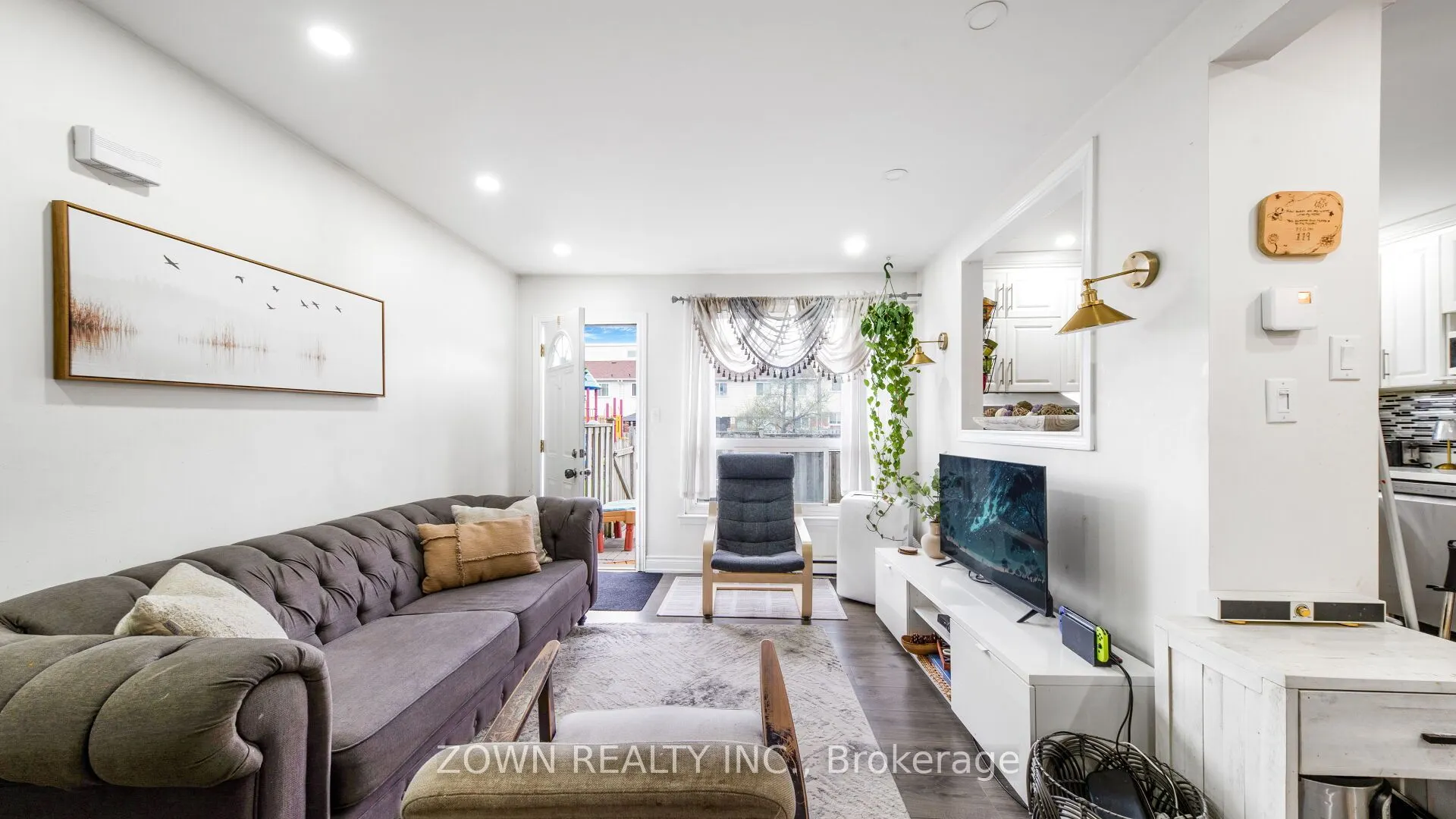 401 Wenworth Street W, #32