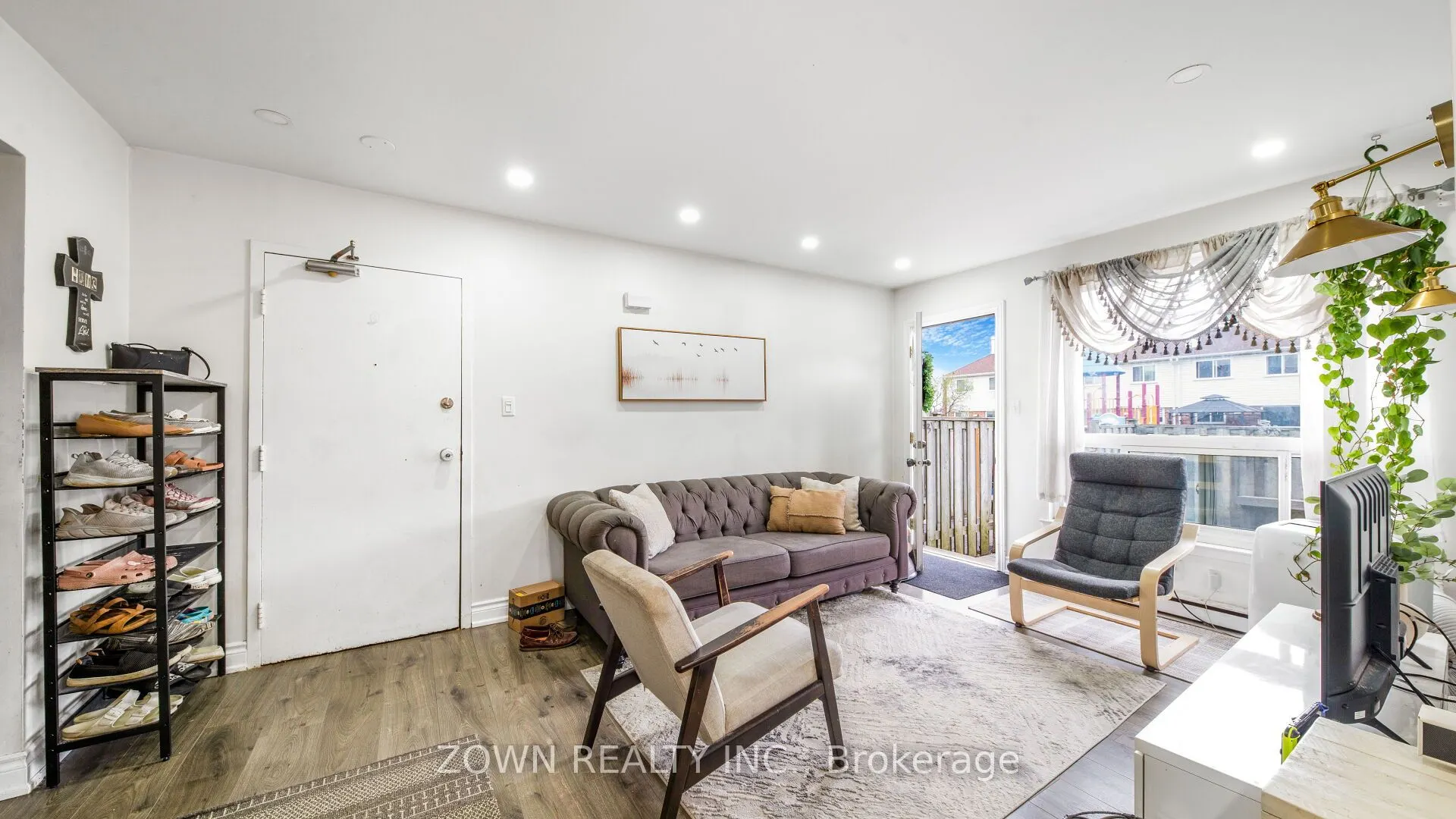 401 Wenworth Street W, #32