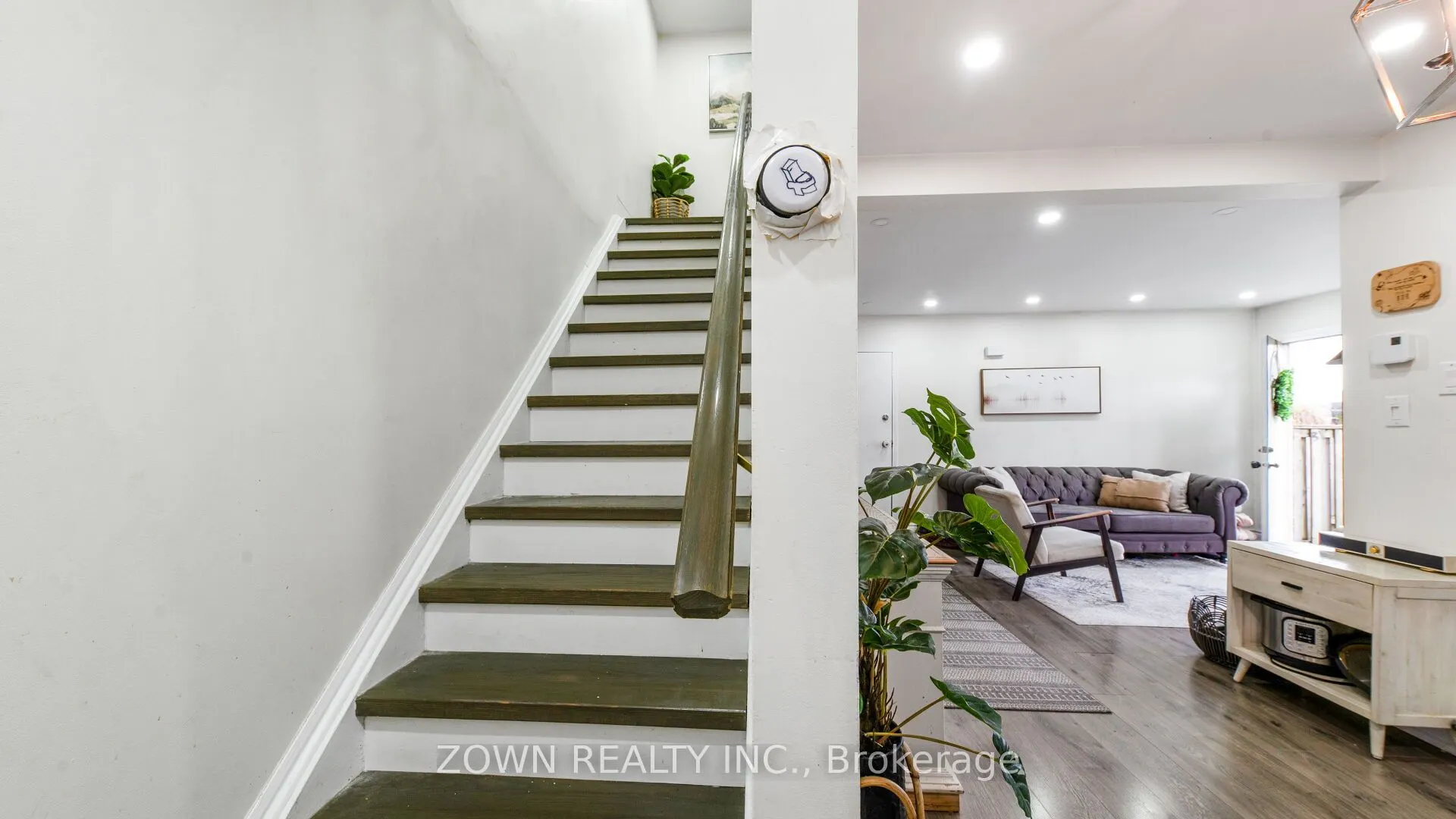 401 Wenworth Street W, #32