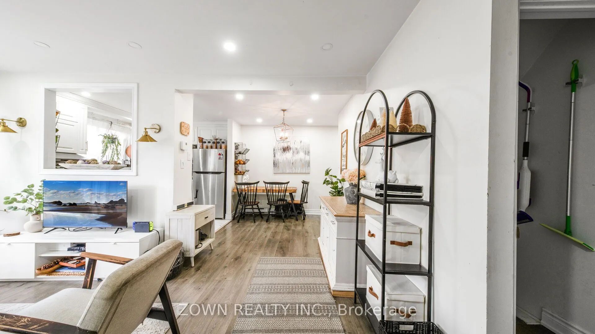 401 Wenworth Street W, #32