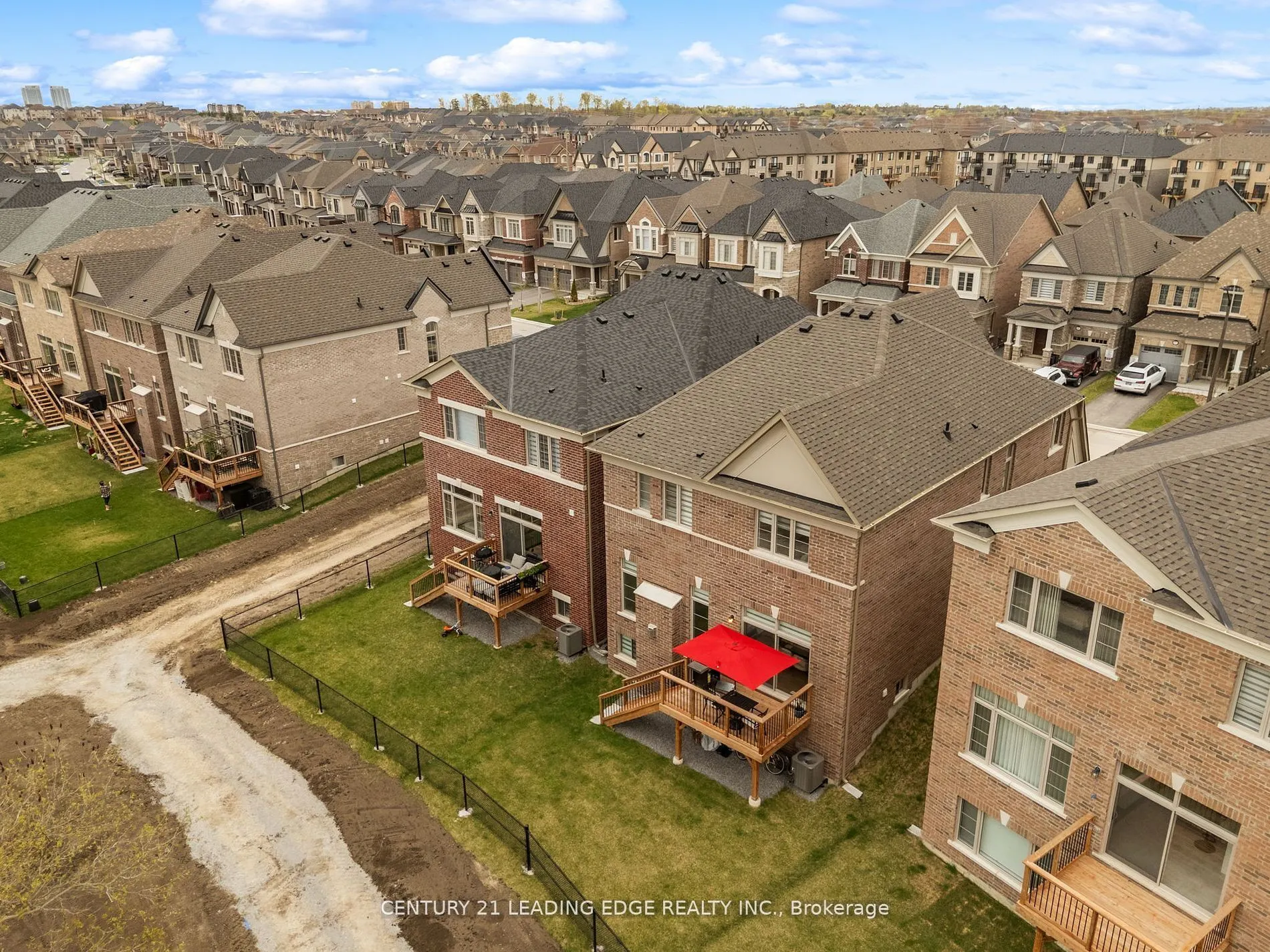 89 Deer Ridge Crescent