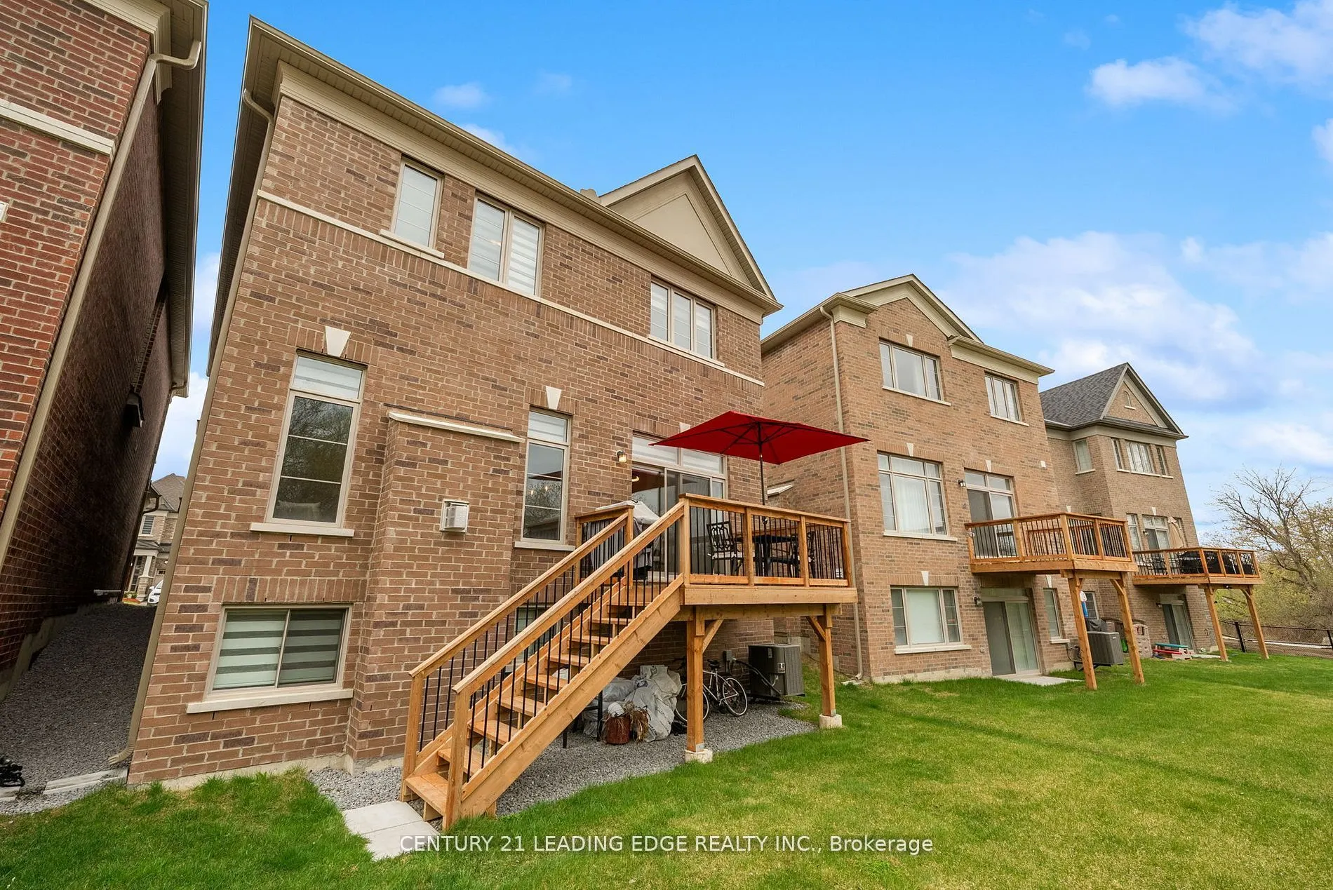 89 Deer Ridge Crescent