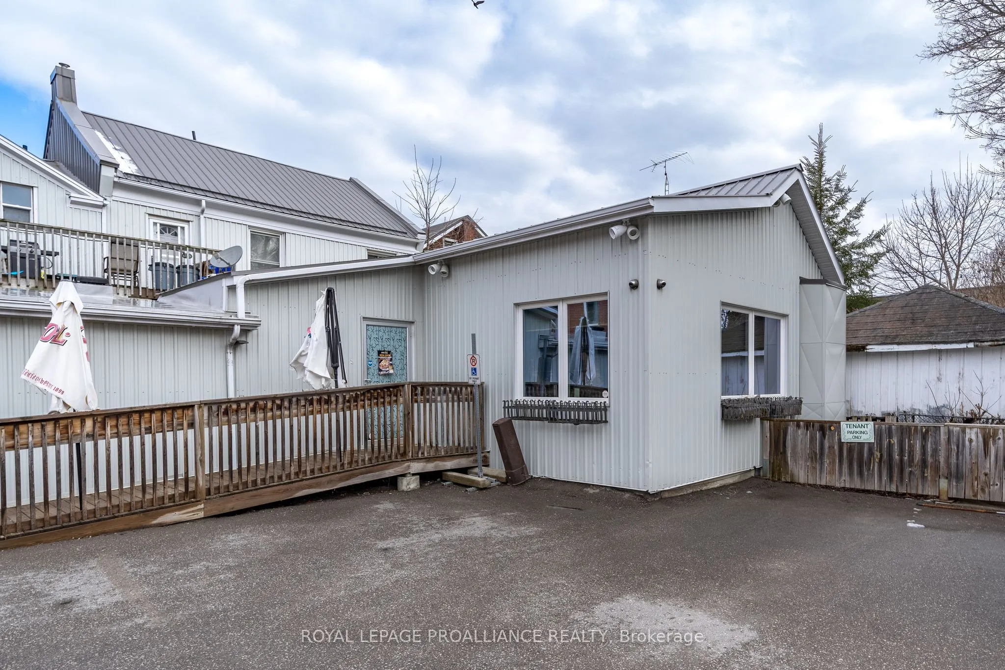 29 King Avenue E