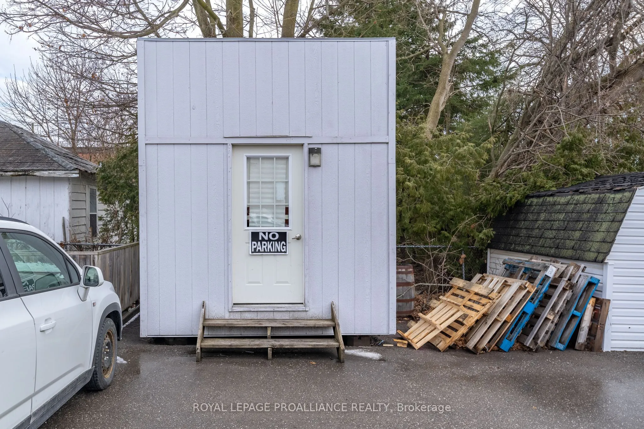 29 King Avenue E