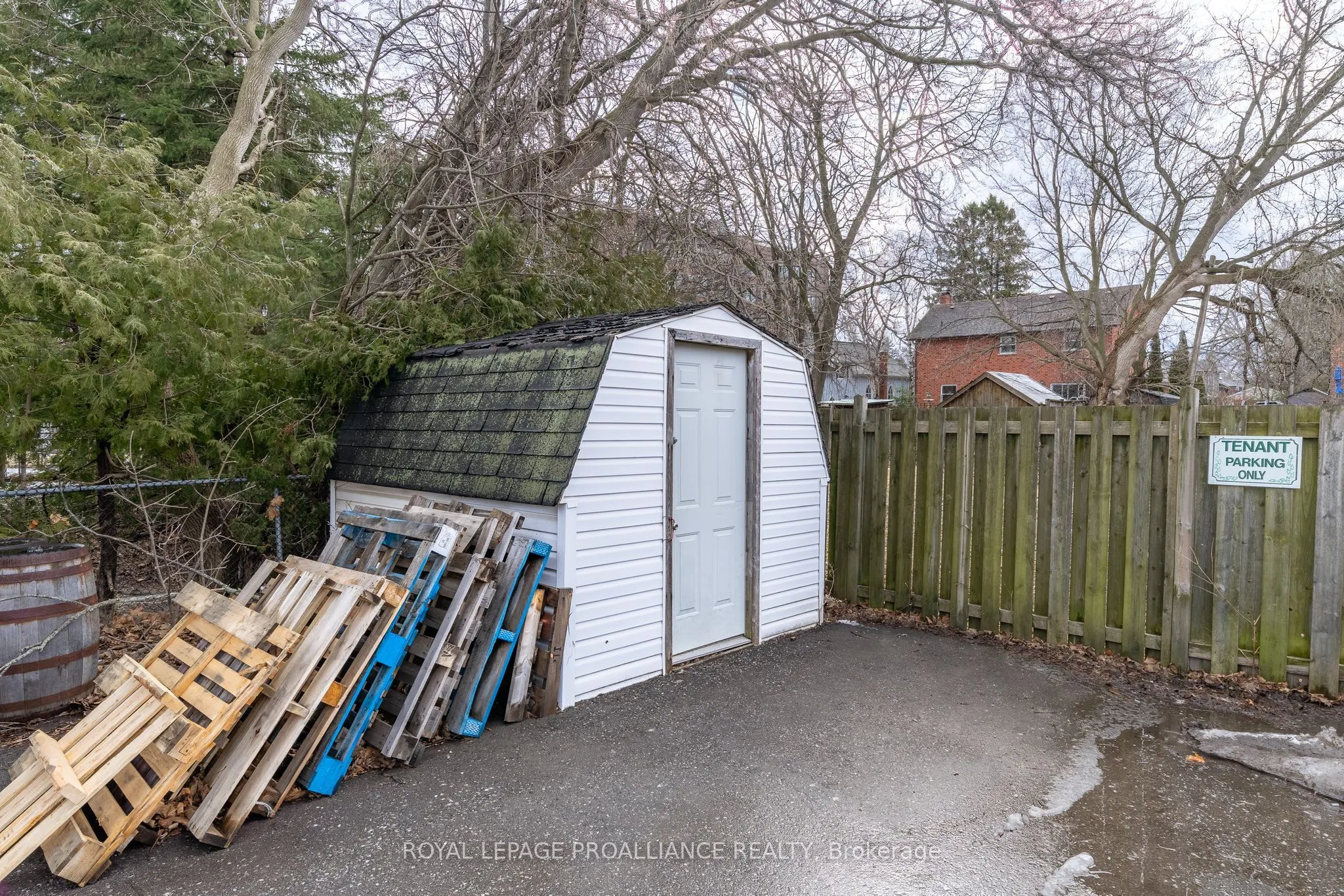 29 King Avenue E