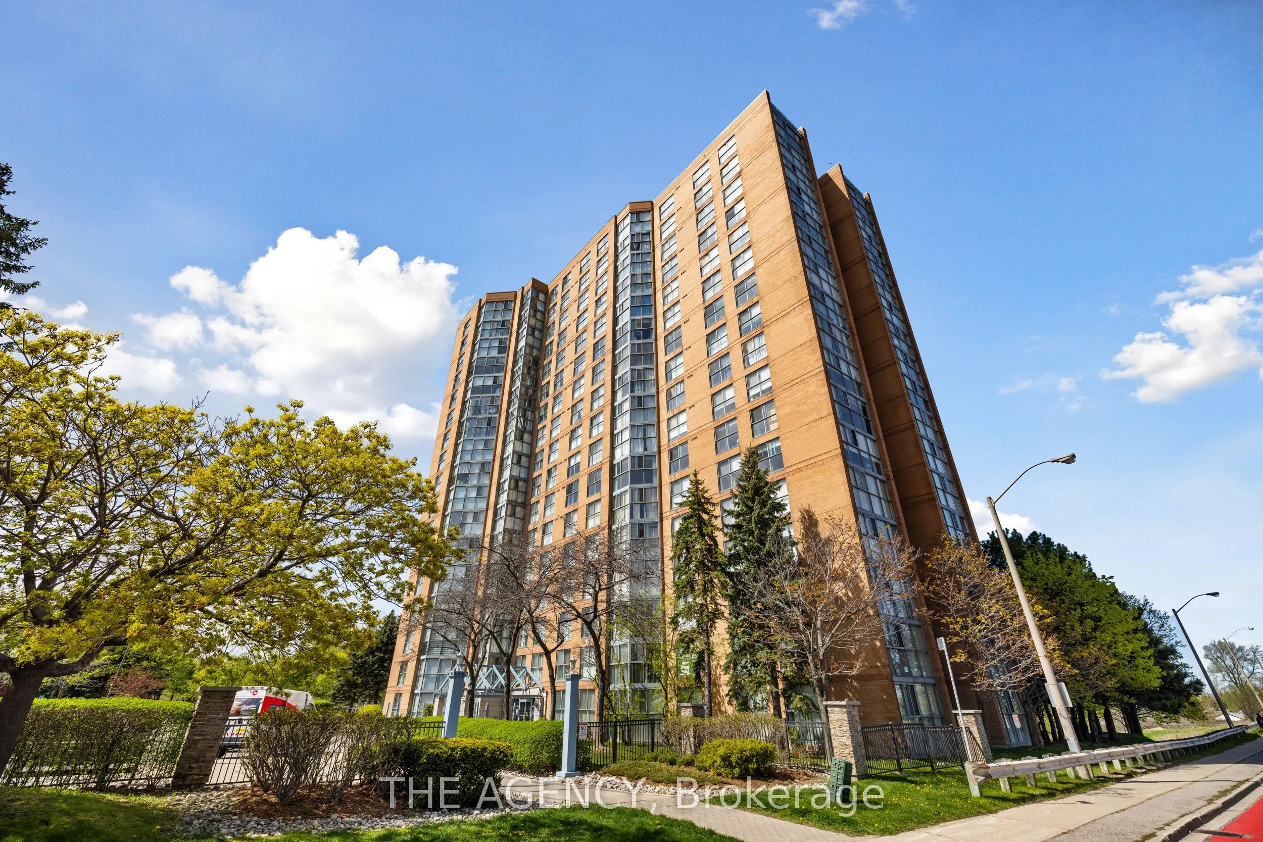 90 Dale Avenue, #301
