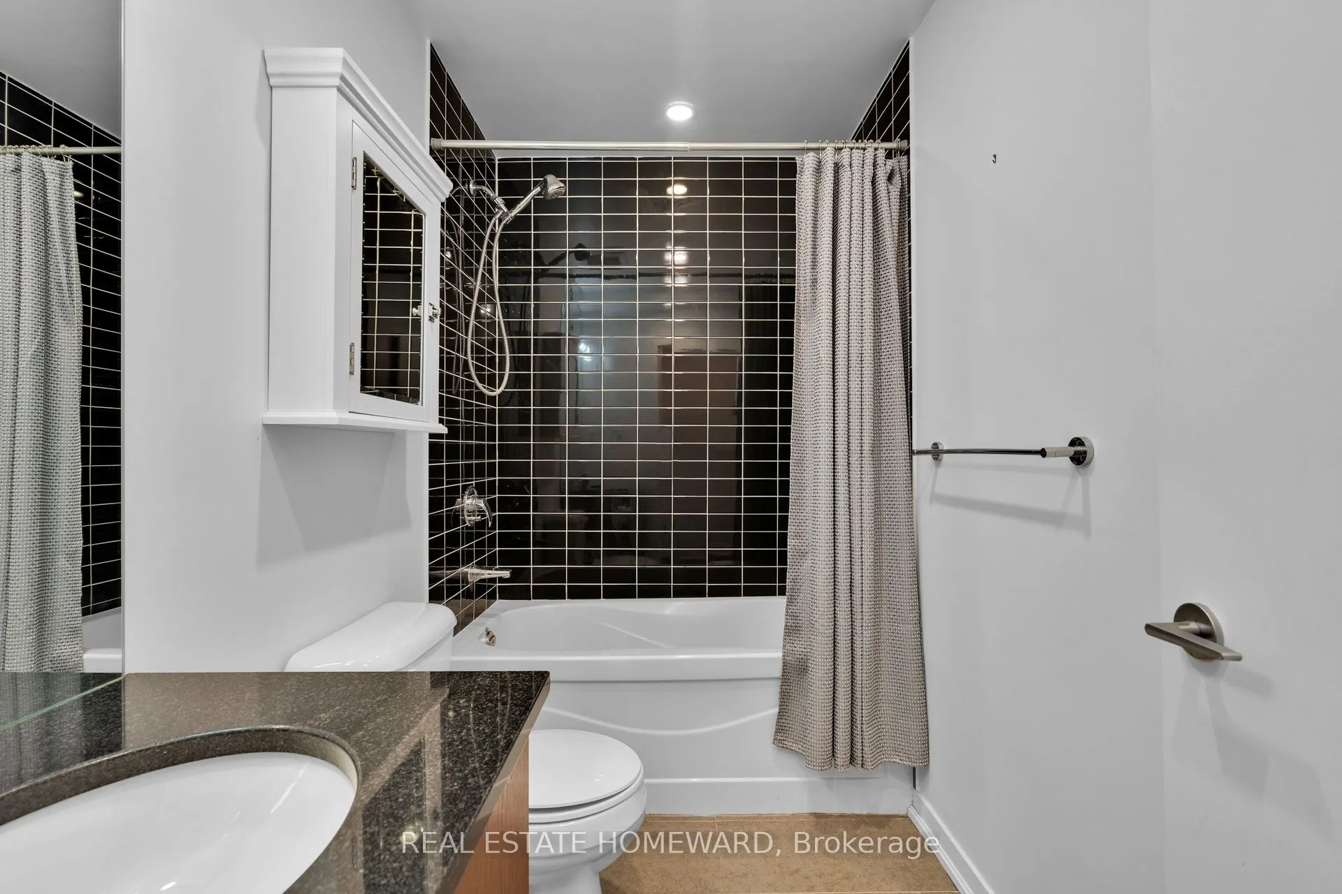 201 Carlaw Avenue #128