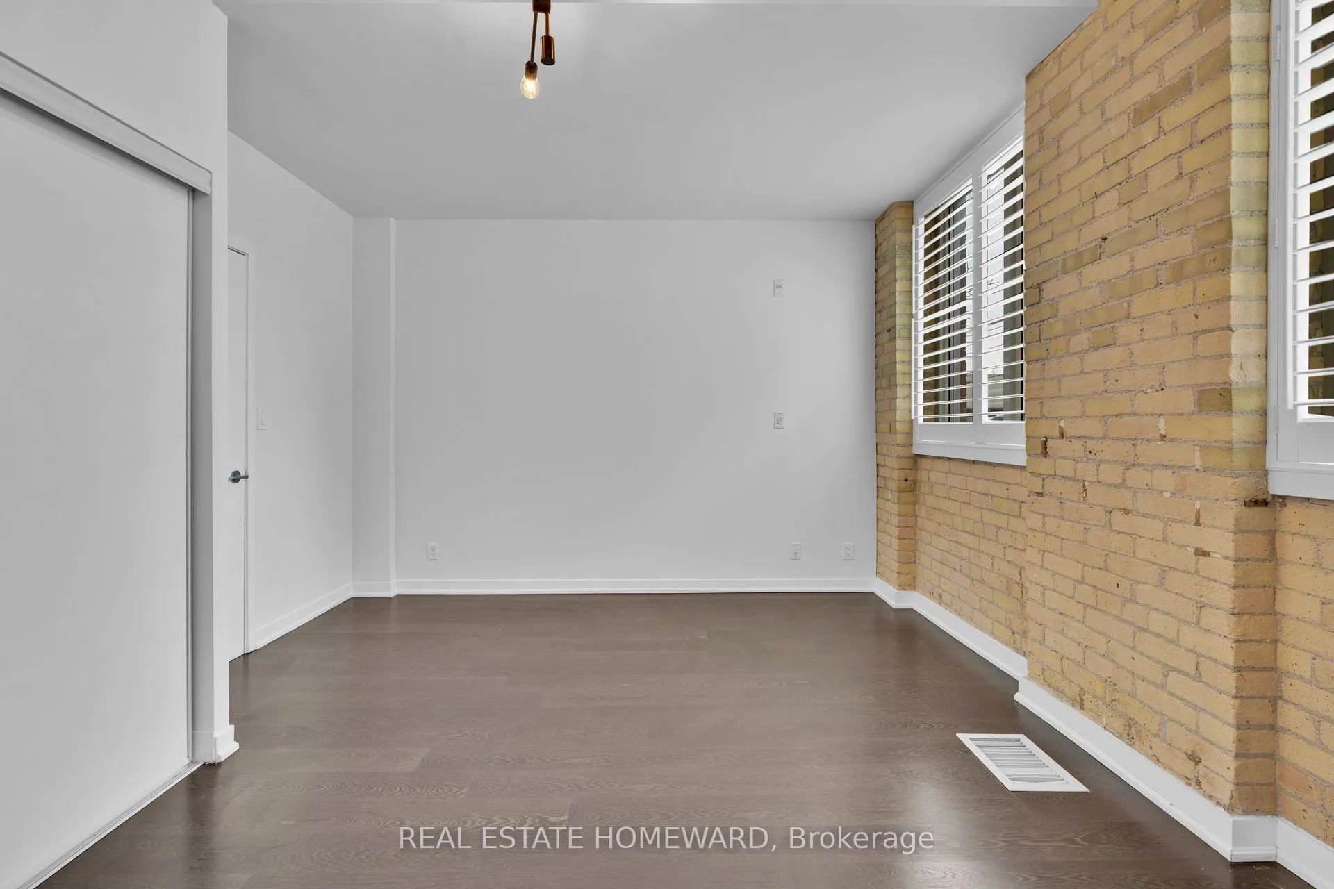 201 Carlaw Avenue #128
