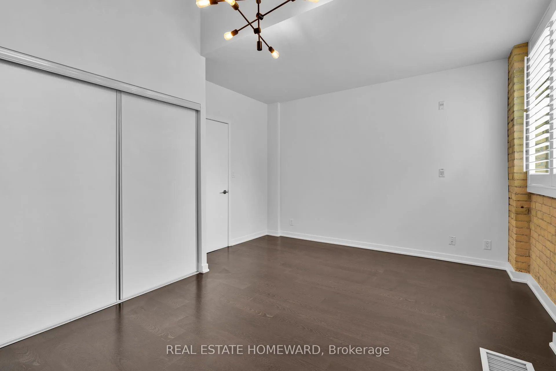 201 Carlaw Avenue #128