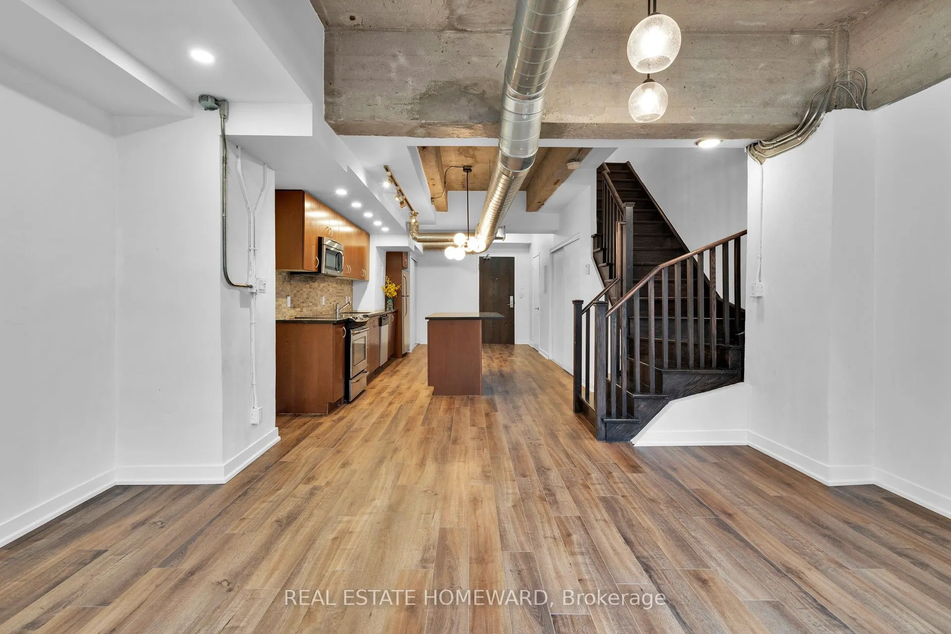 201 Carlaw Avenue #128