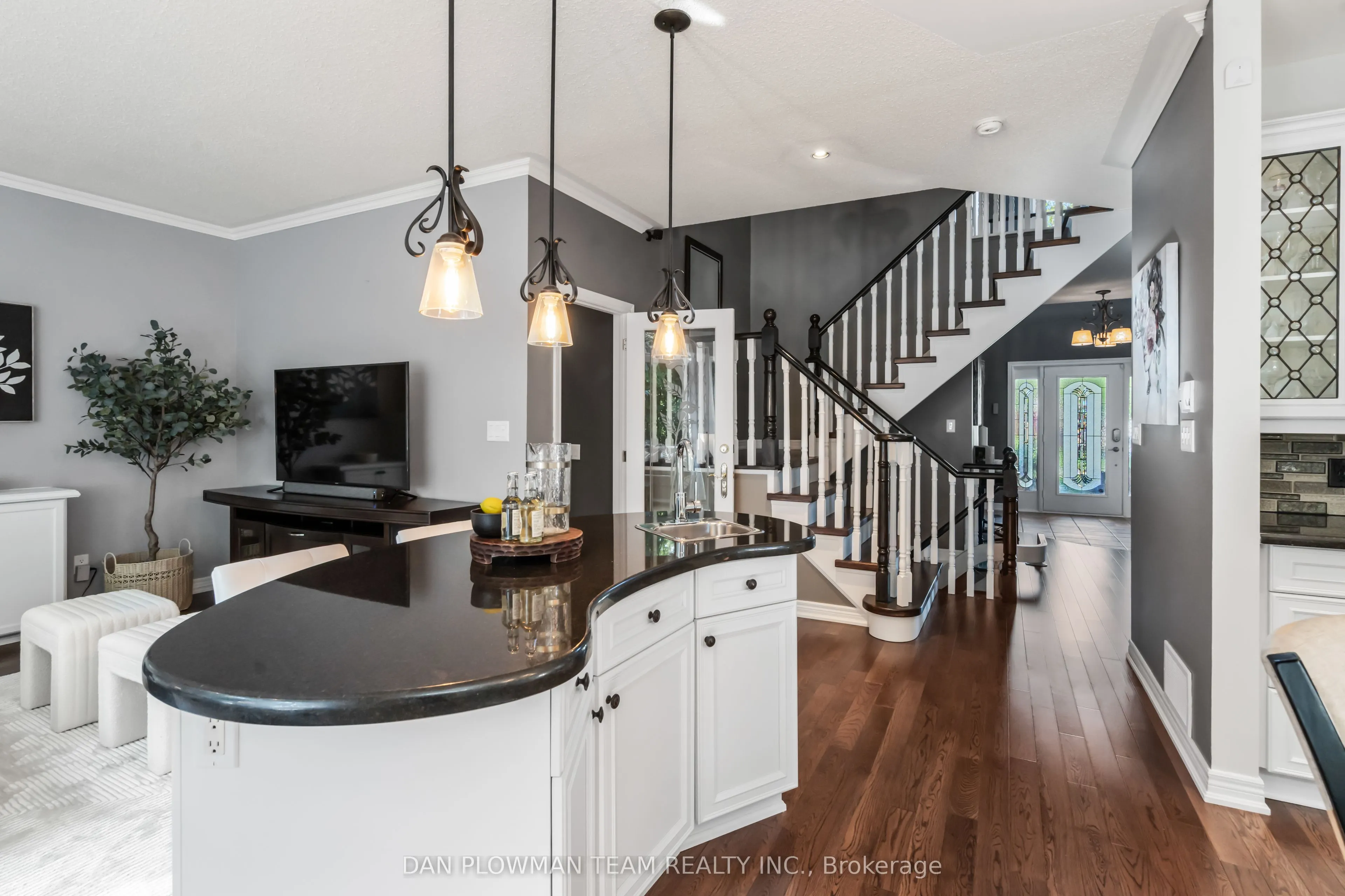264 Ryerson Crescent
