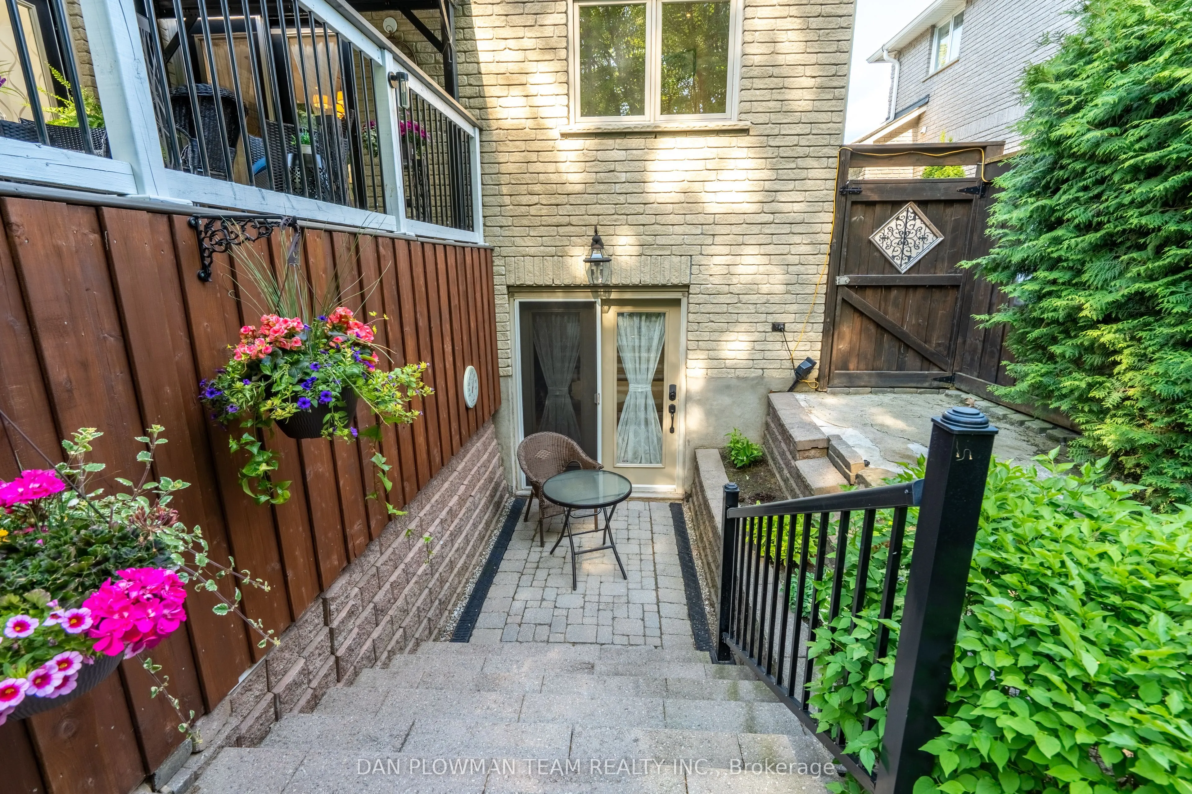 264 Ryerson Crescent