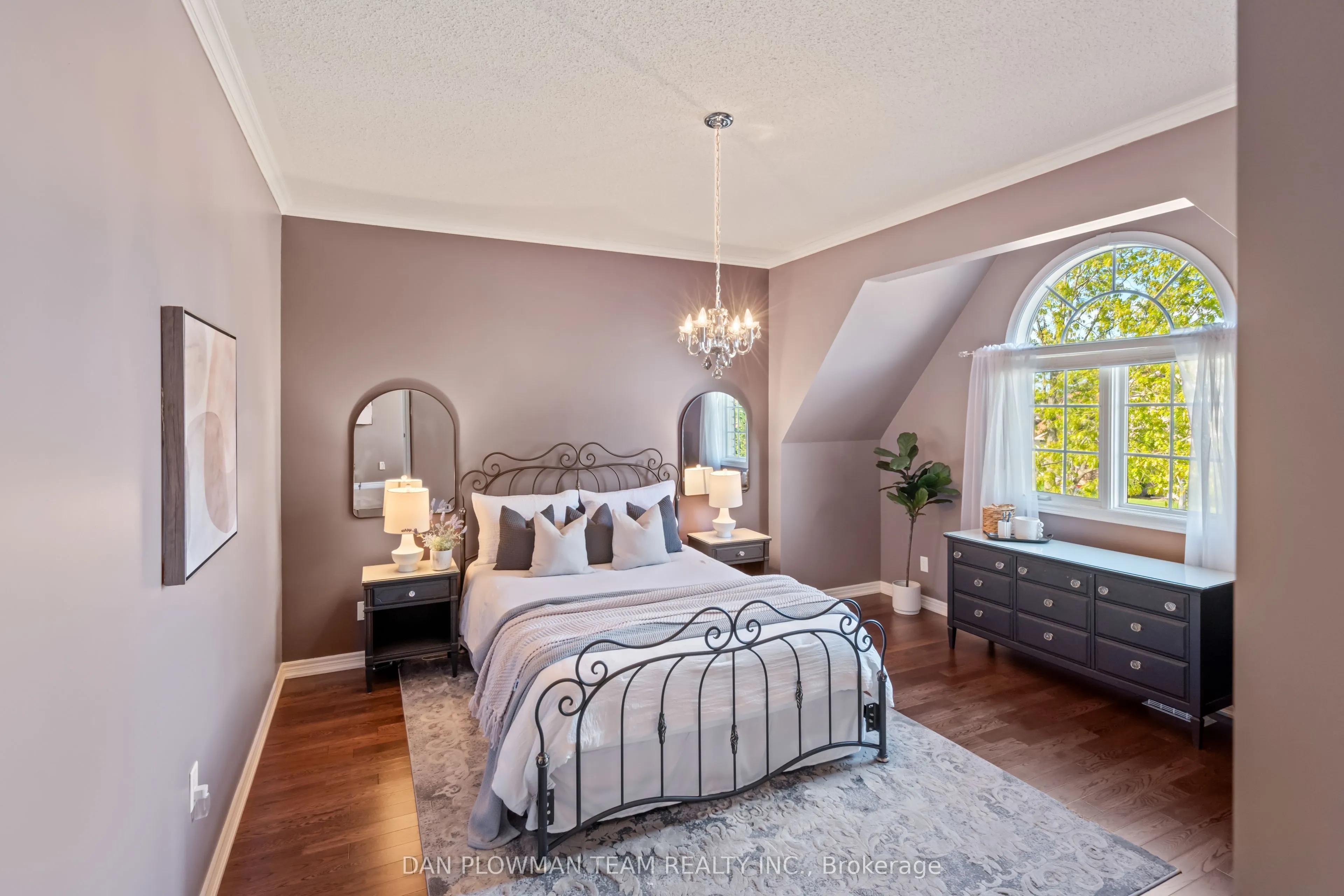 264 Ryerson Crescent