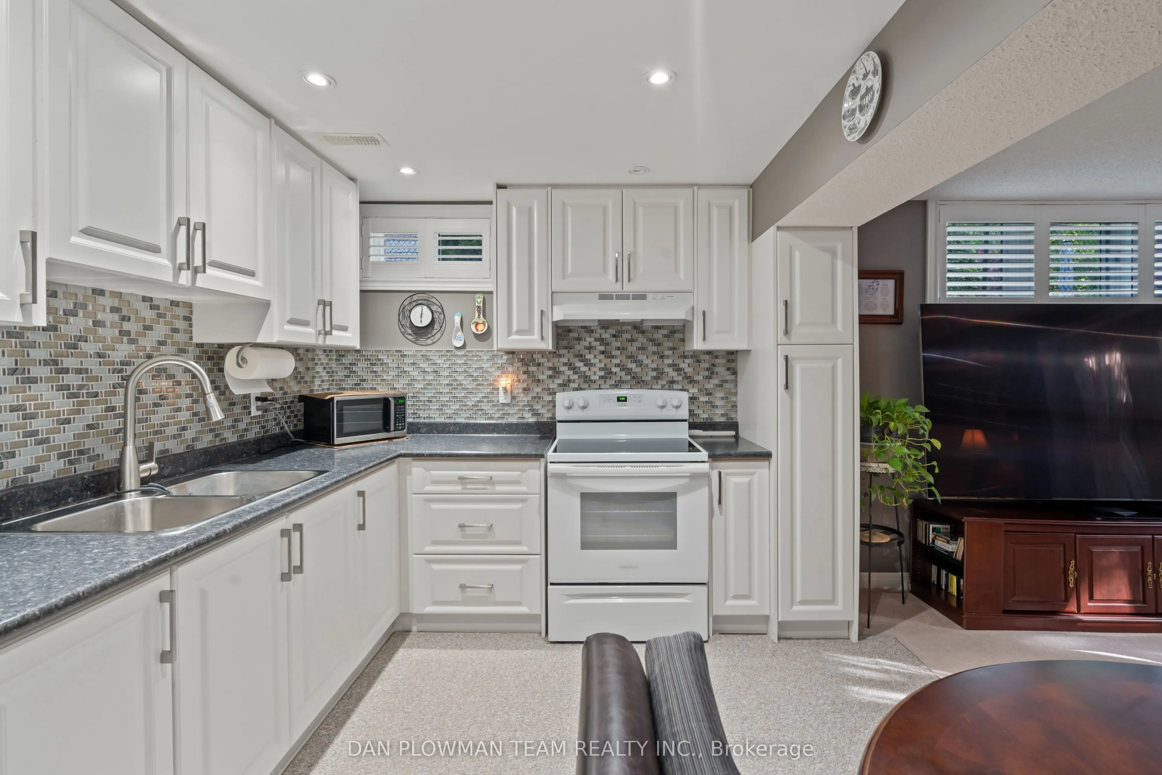 264 Ryerson Crescent