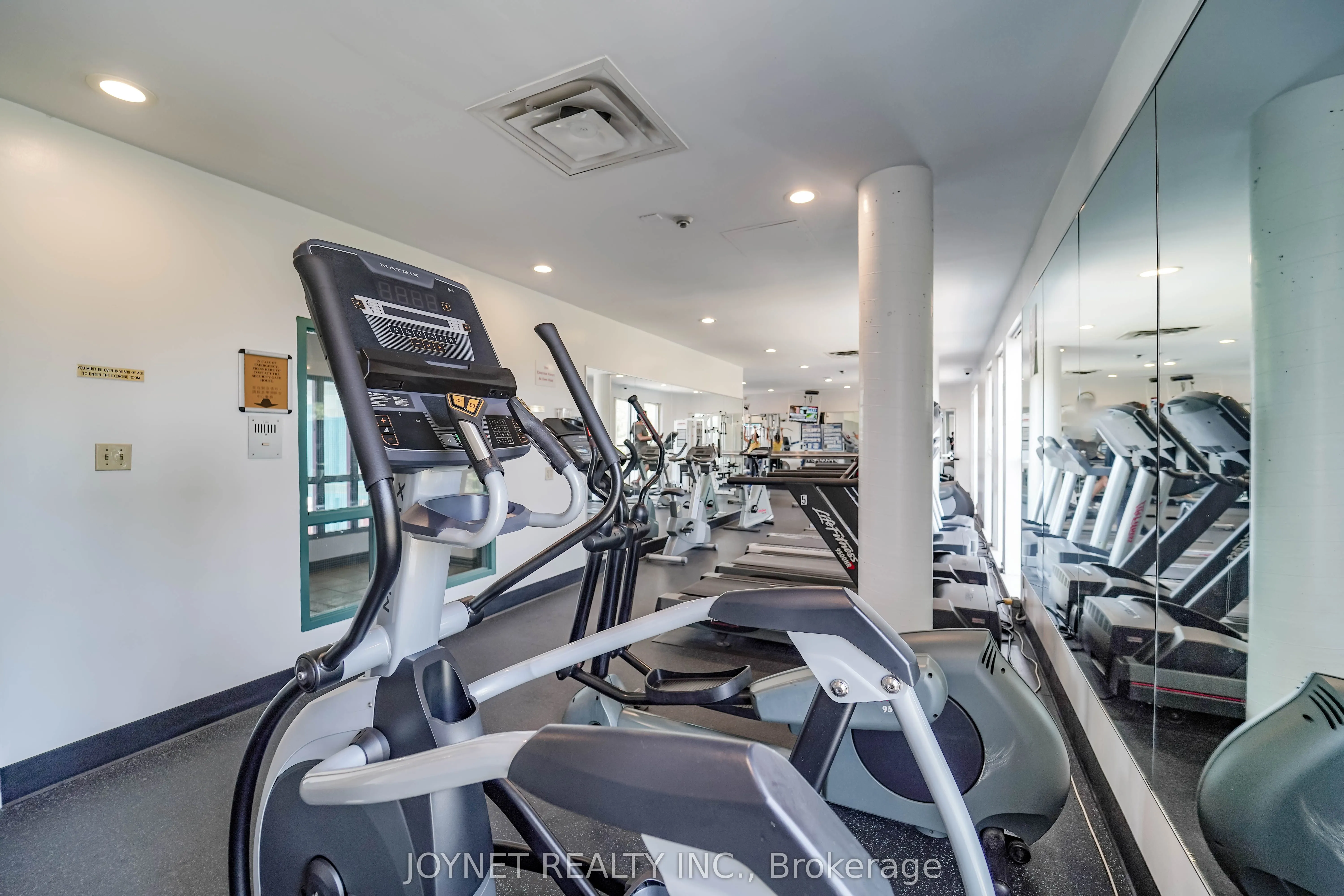 2460 Eglinton Avenue E #917