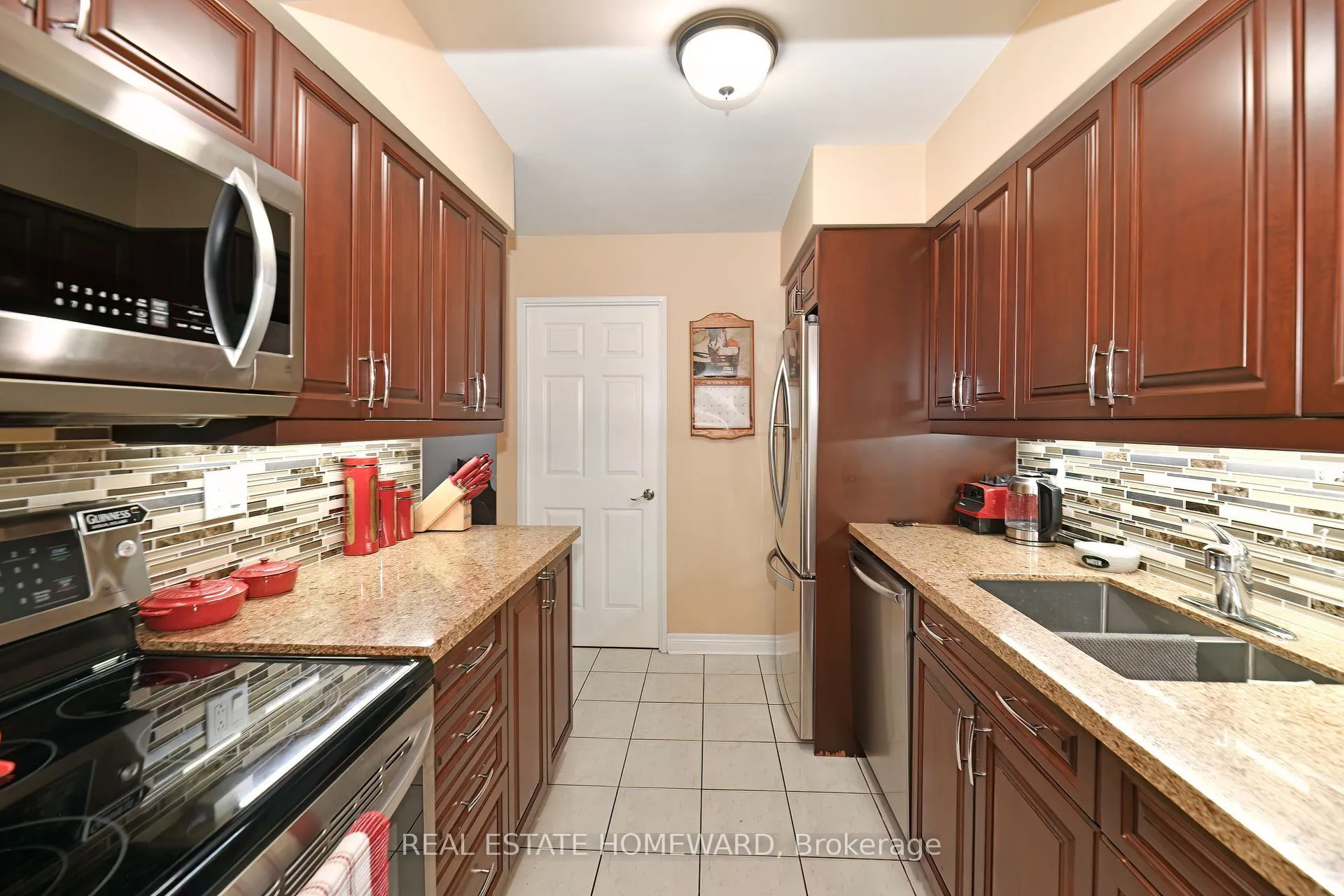 3233 Eglinton Avenue E, #810