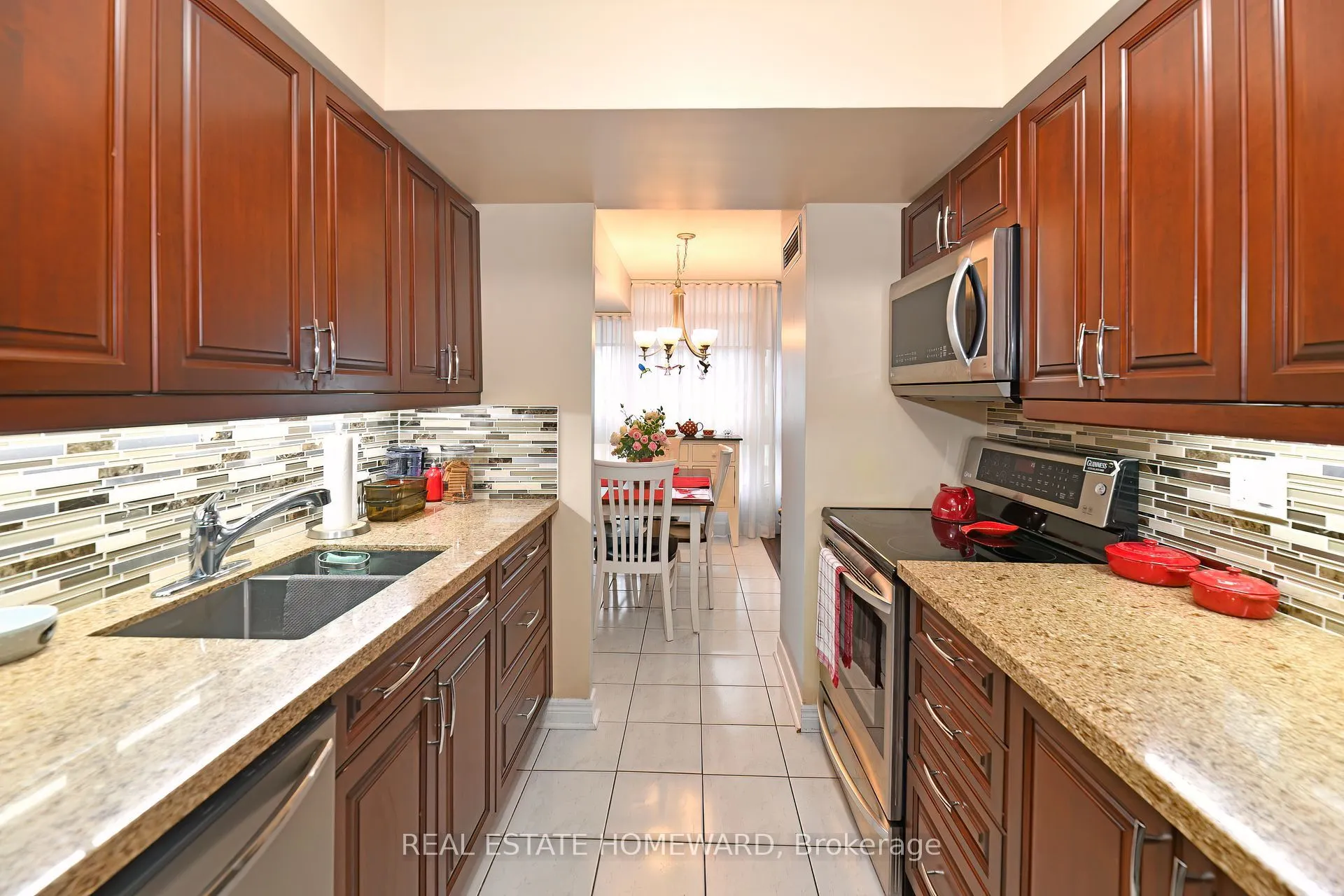 3233 Eglinton Avenue E, #810