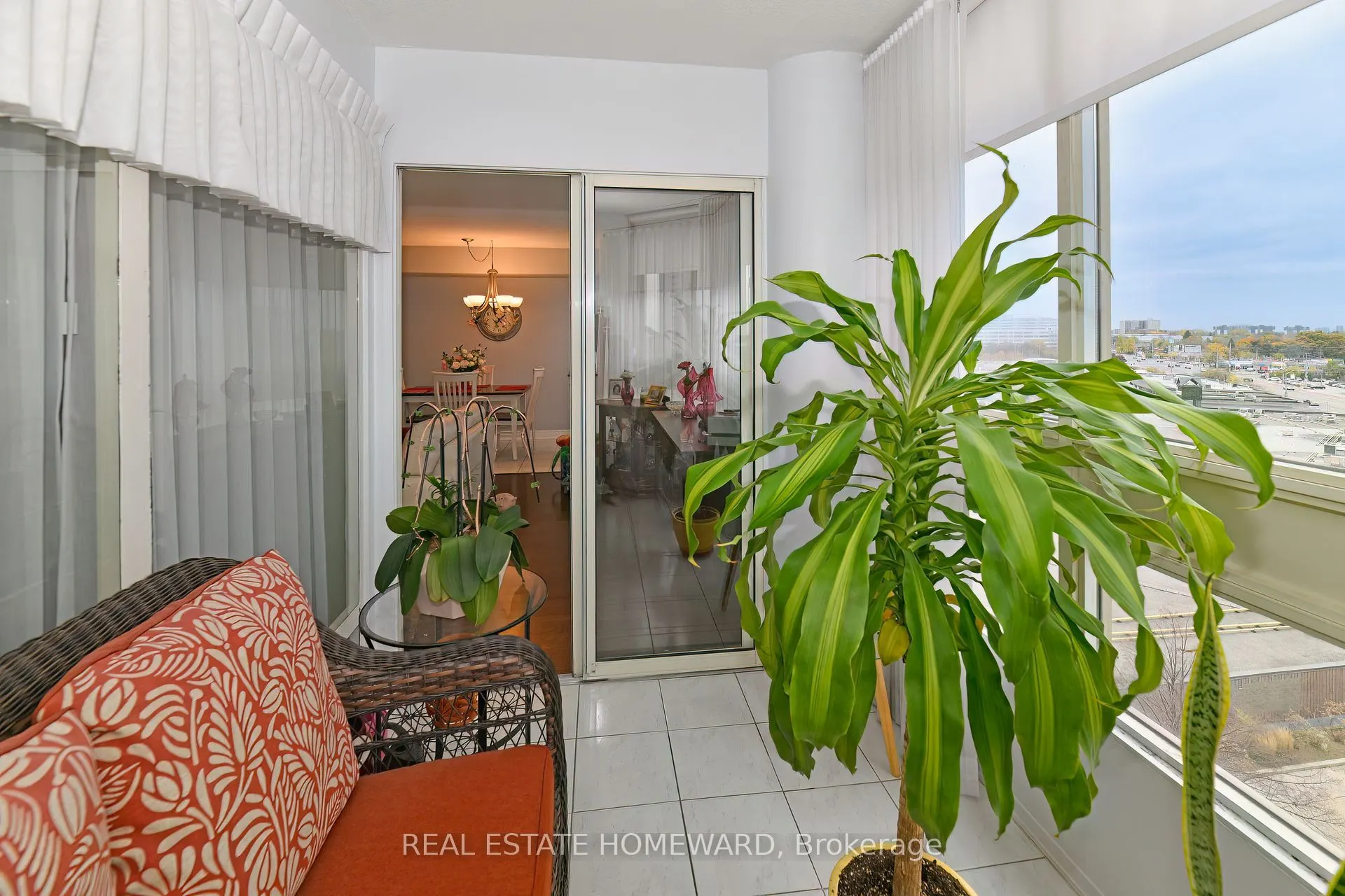 3233 Eglinton Avenue E, #810