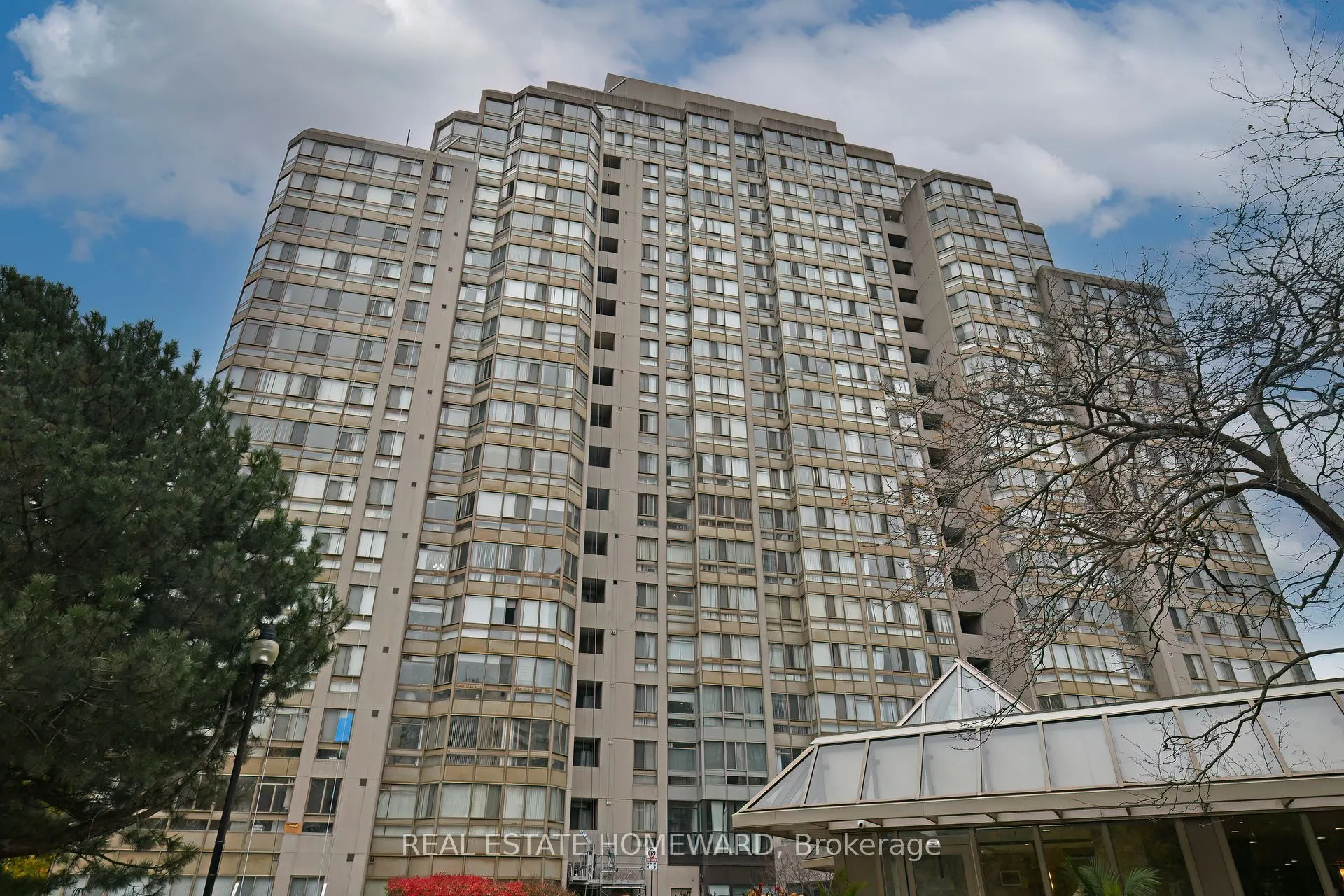3233 Eglinton Avenue E, #810