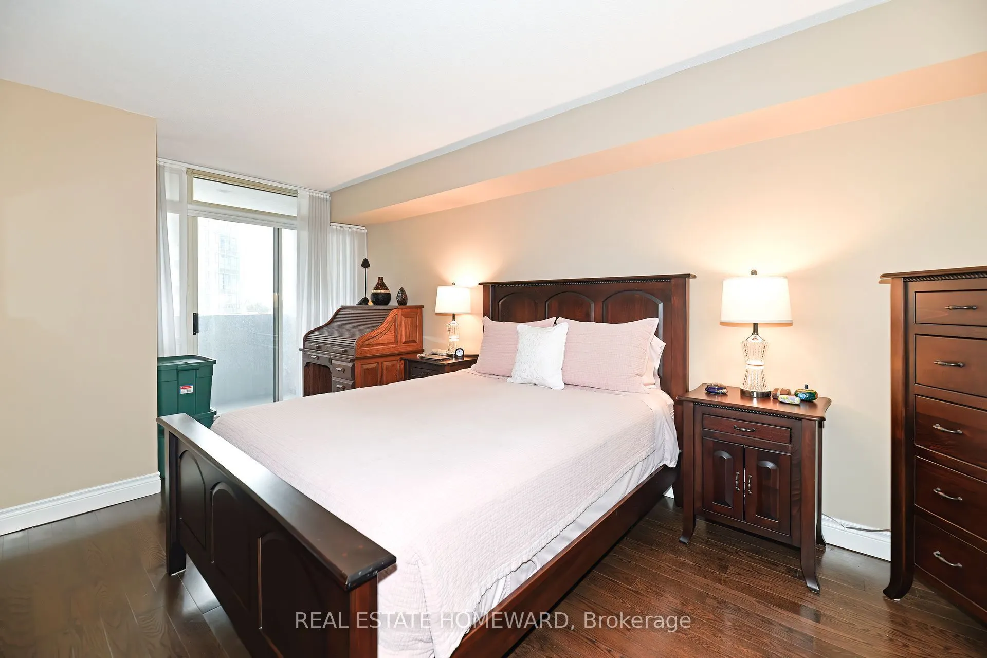 3233 Eglinton Avenue E, #810