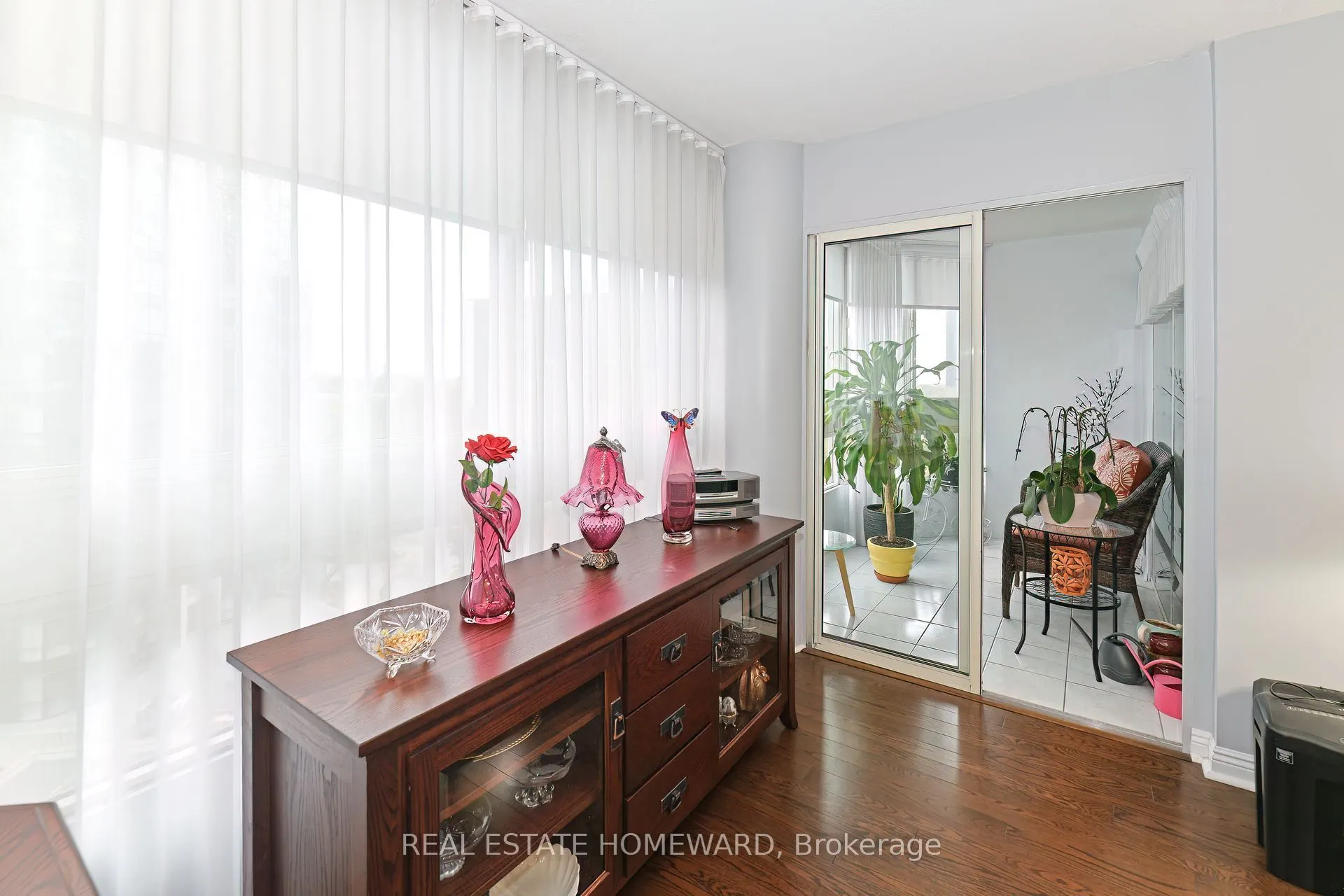 3233 Eglinton Avenue E, #810