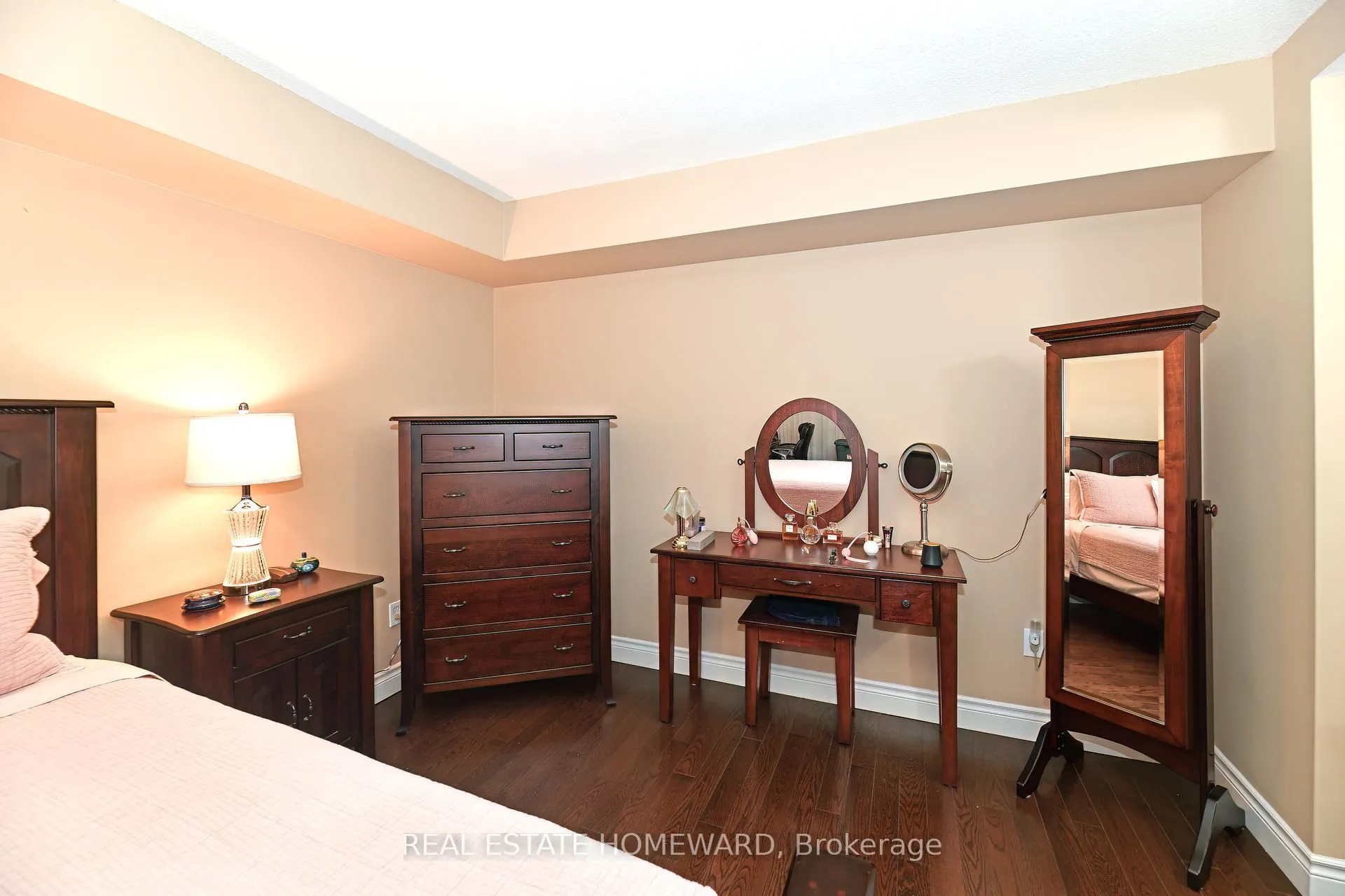 3233 Eglinton Avenue E, #810