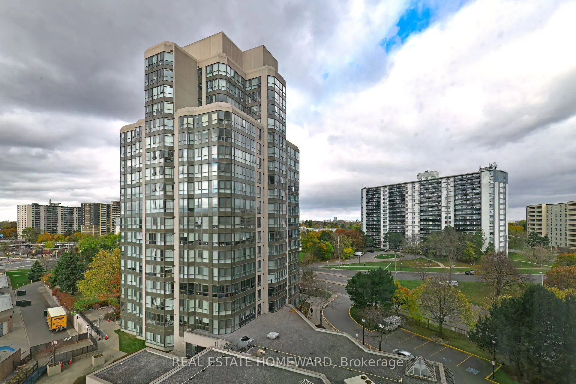 3233 Eglinton Avenue E, #810