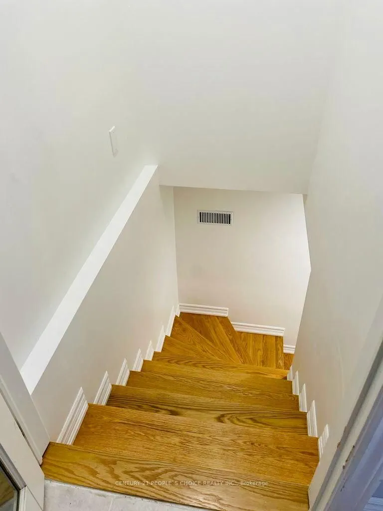 48 Carpendale Crescent, #Lower