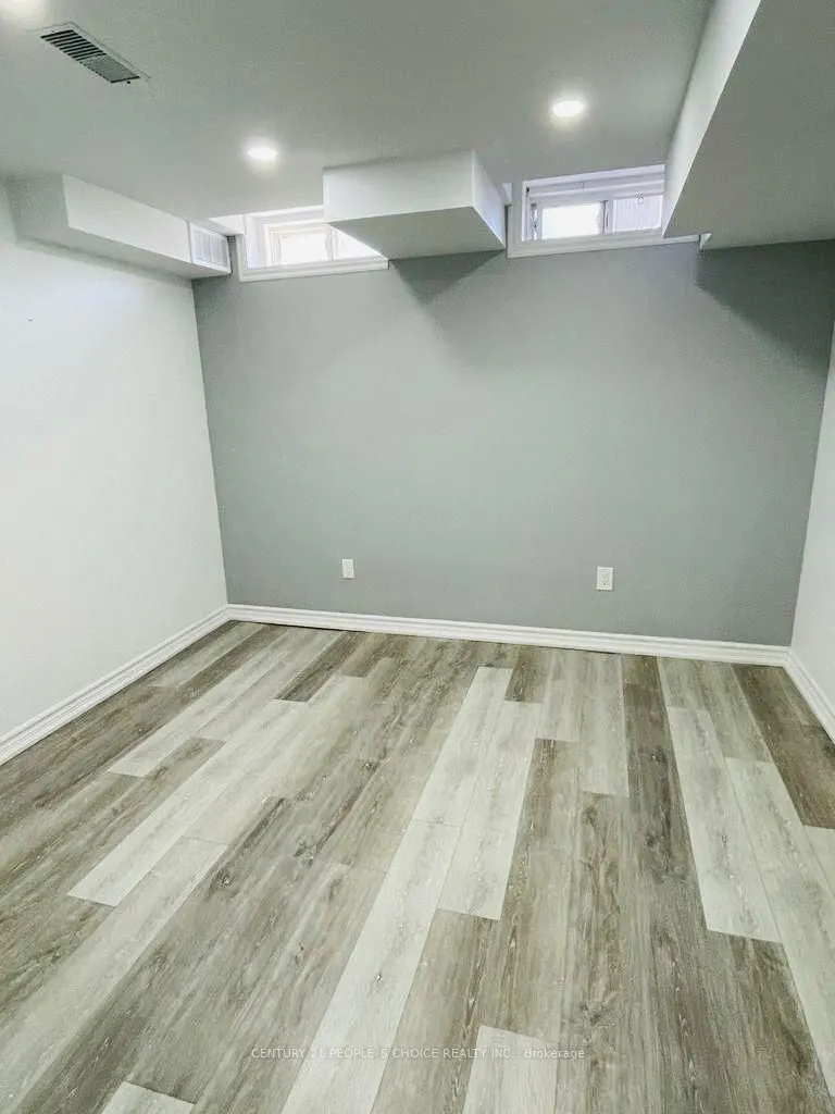 48 Carpendale Crescent, #Lower