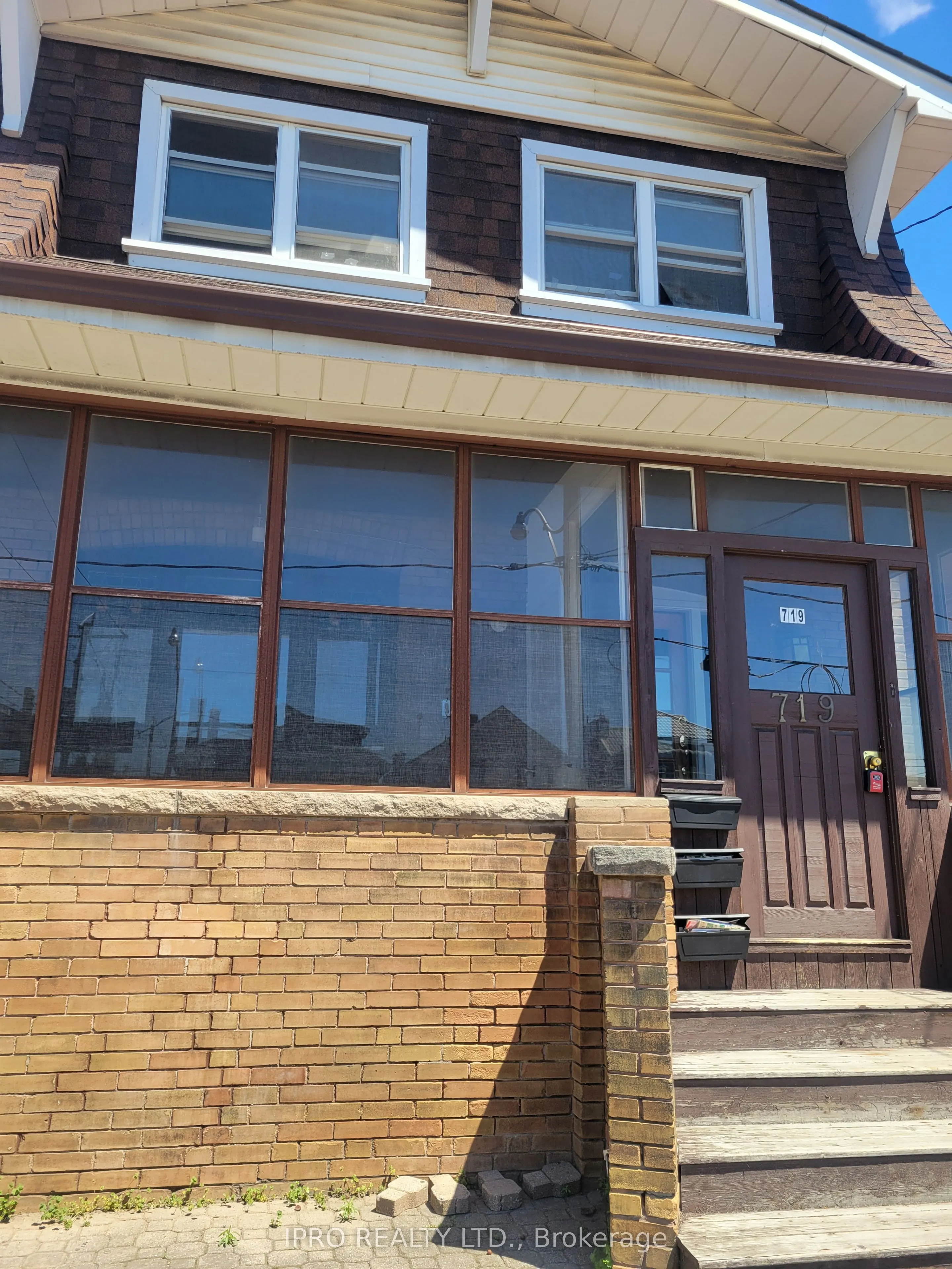 719 Coxwell Avenue, ## Upper 2