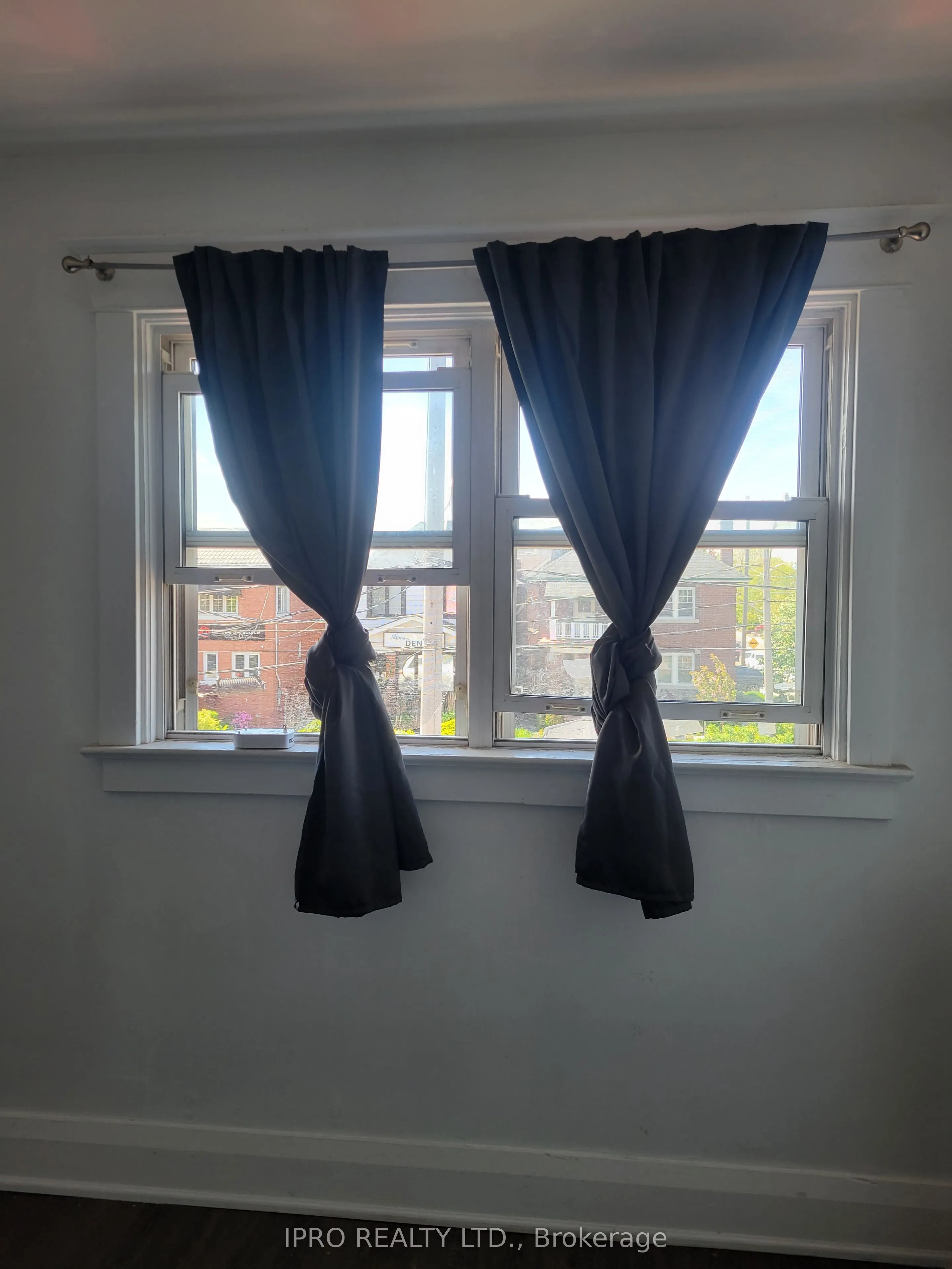 719 Coxwell Avenue, ## Upper 2