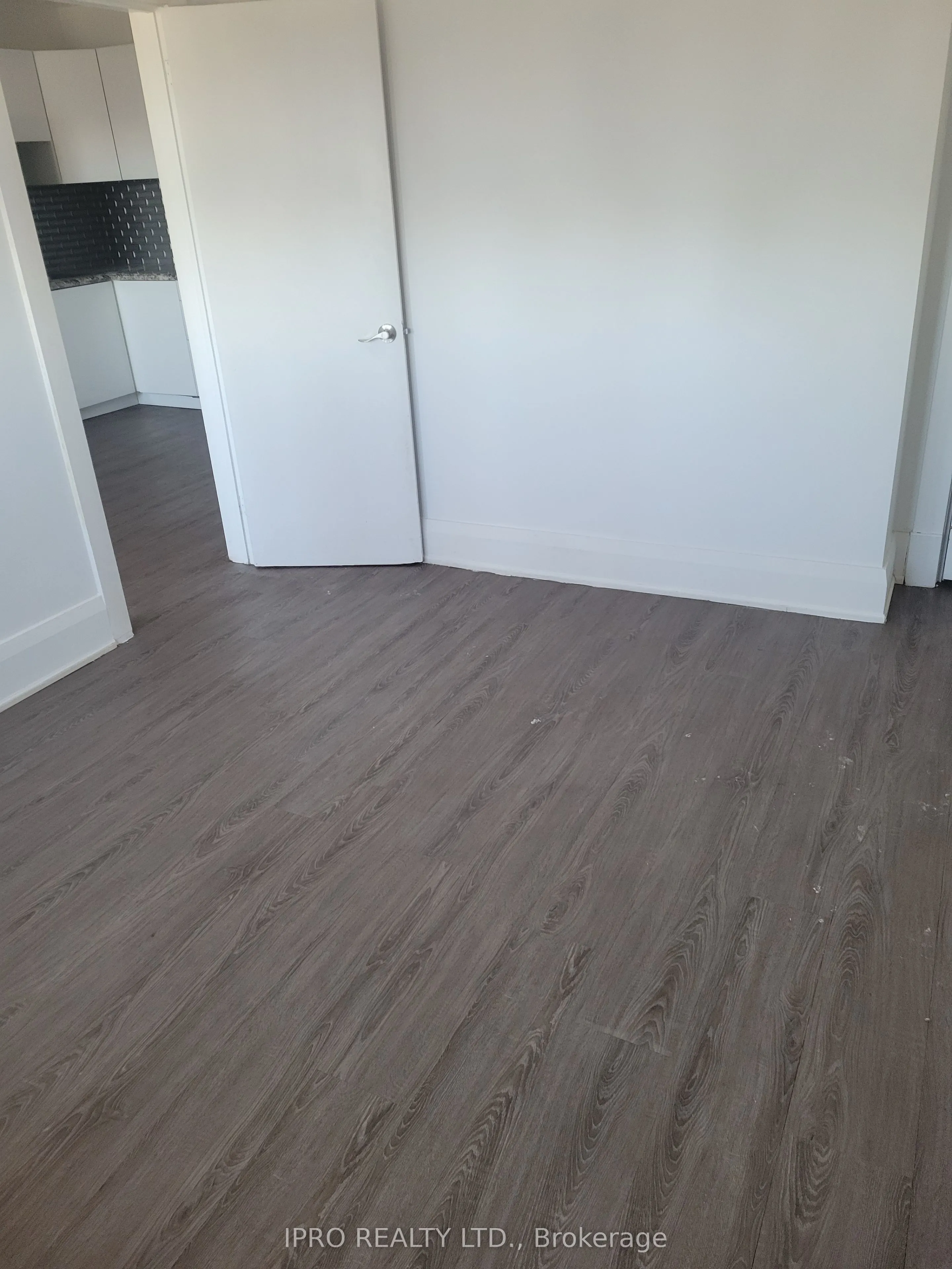 719 Coxwell Avenue, ## Upper 2