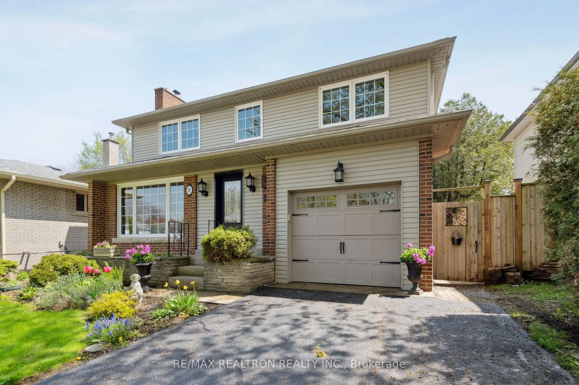 19 Cathedral Bluffs Drive