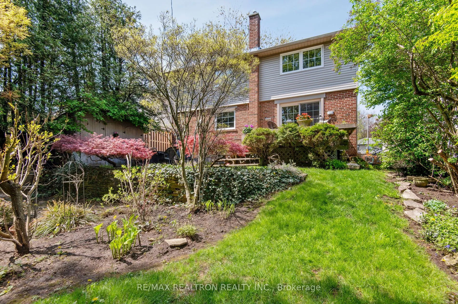 19 Cathedral Bluffs Drive