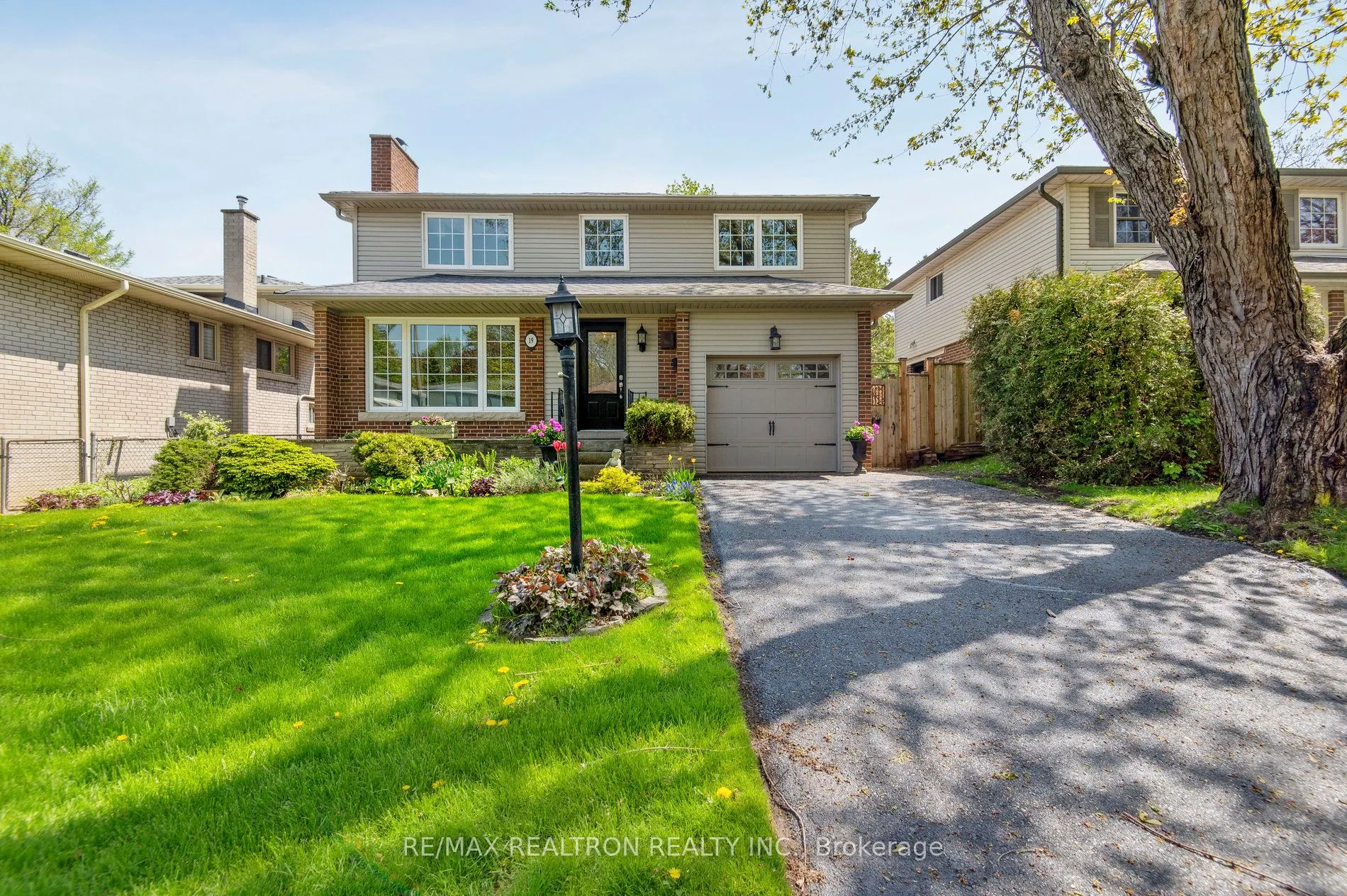 19 Cathedral Bluffs Drive
