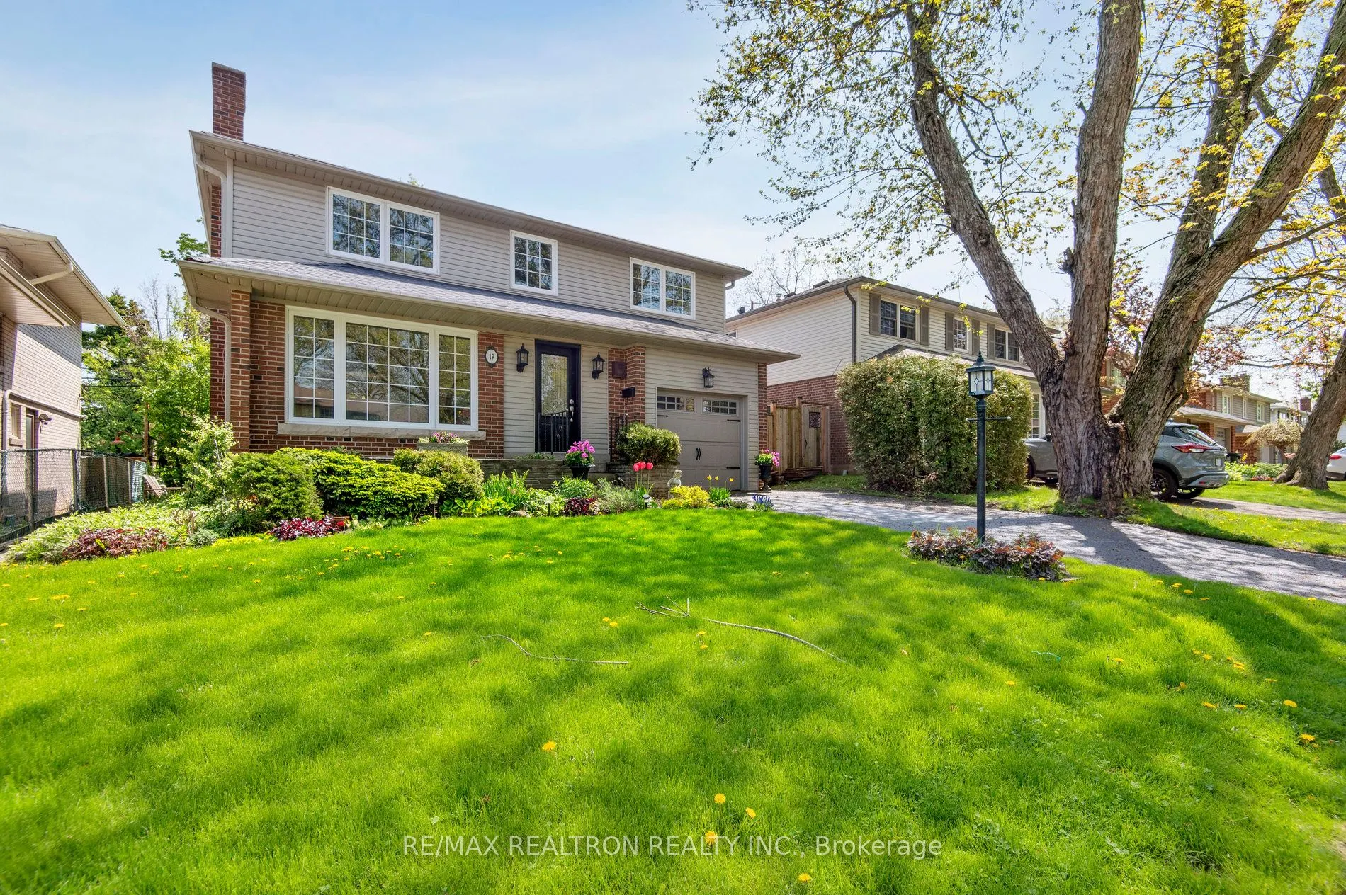 19 Cathedral Bluffs Drive