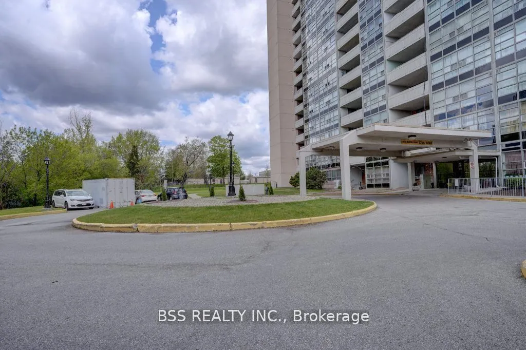 3380 Eglinton Avenue E, #402