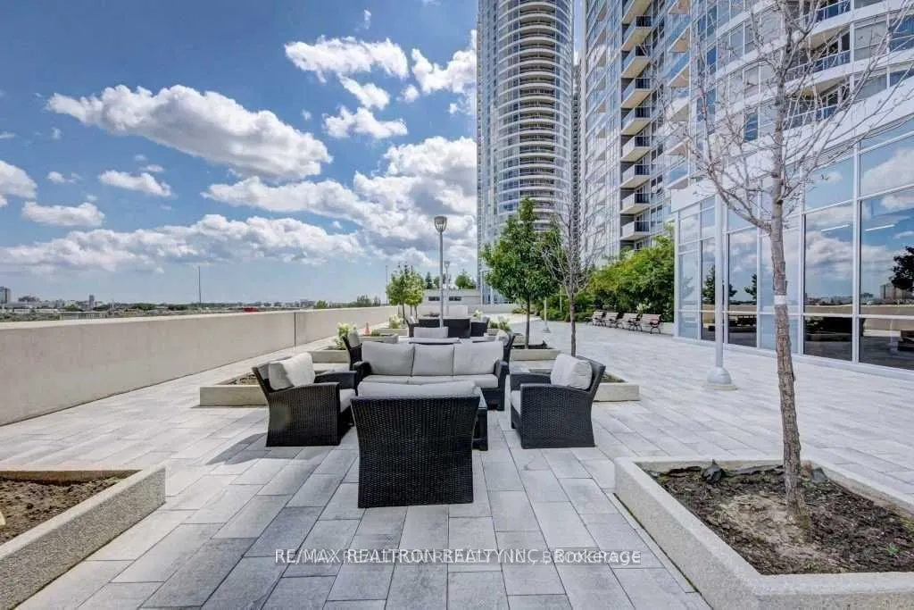 181 Village Green Square #1516