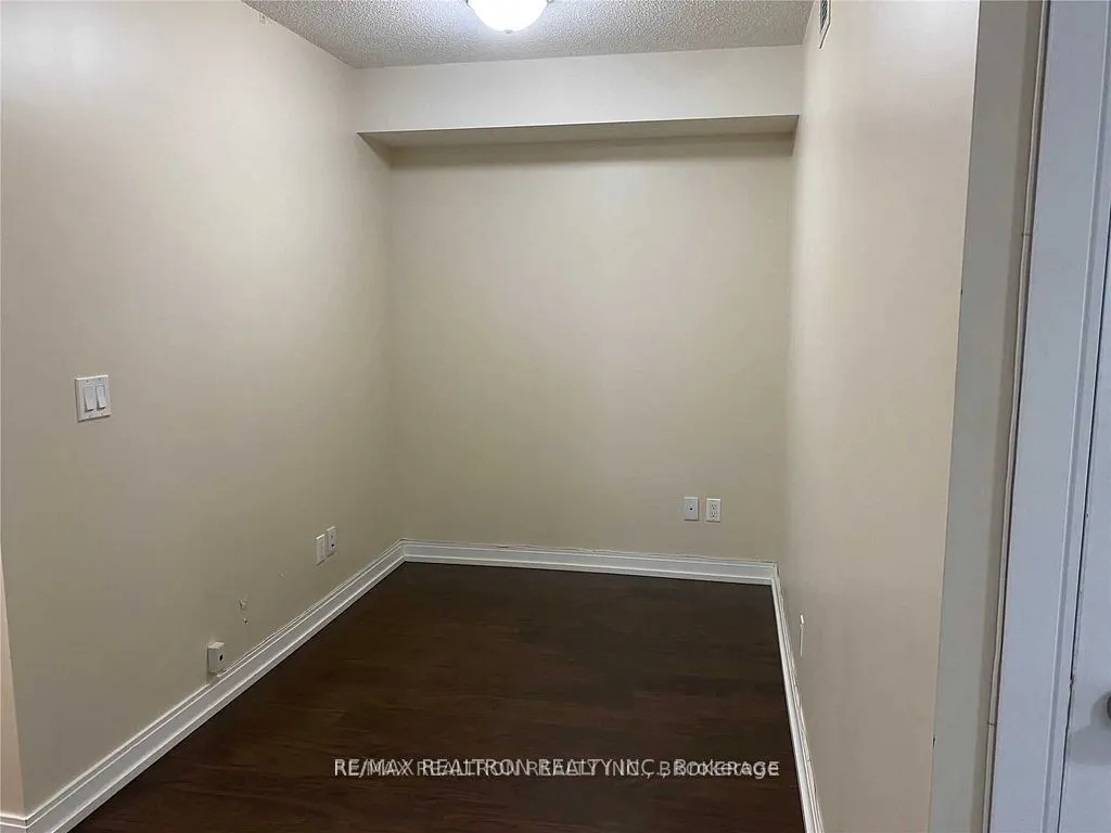 181 Village Green Square #1516