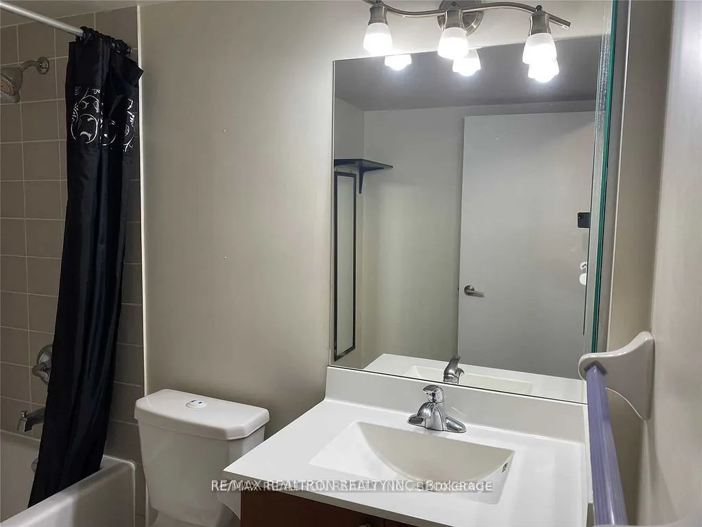 181 Village Green Square #1516