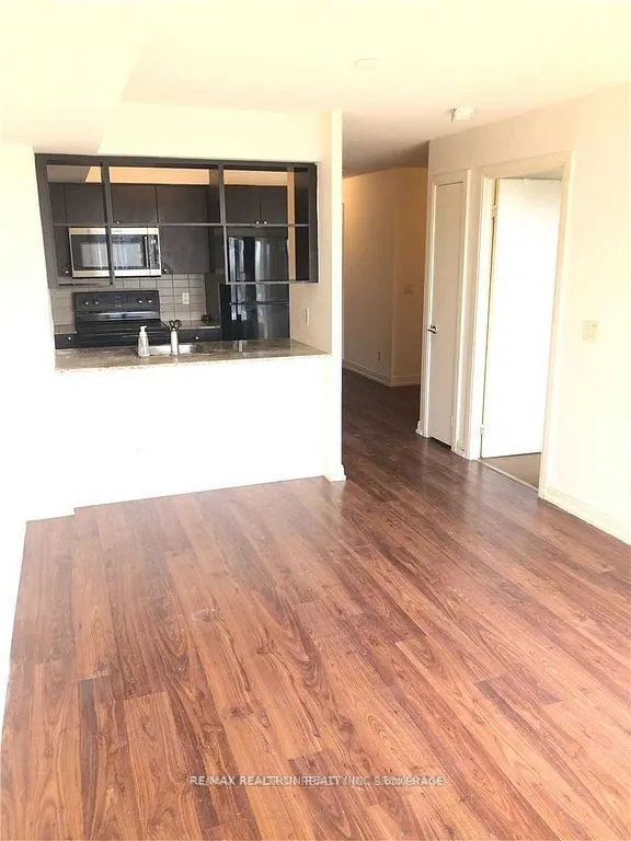 181 Village Green Square #1516