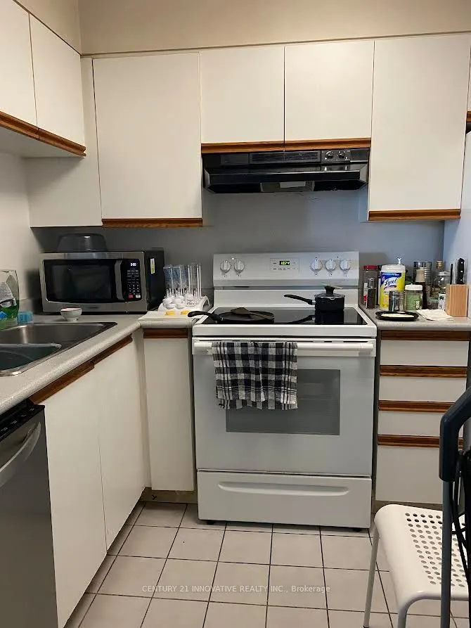 3233 Eglinton Avenue E #511