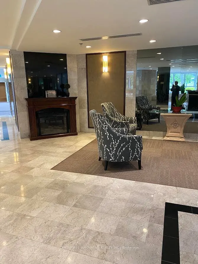 3233 Eglinton Avenue E #511