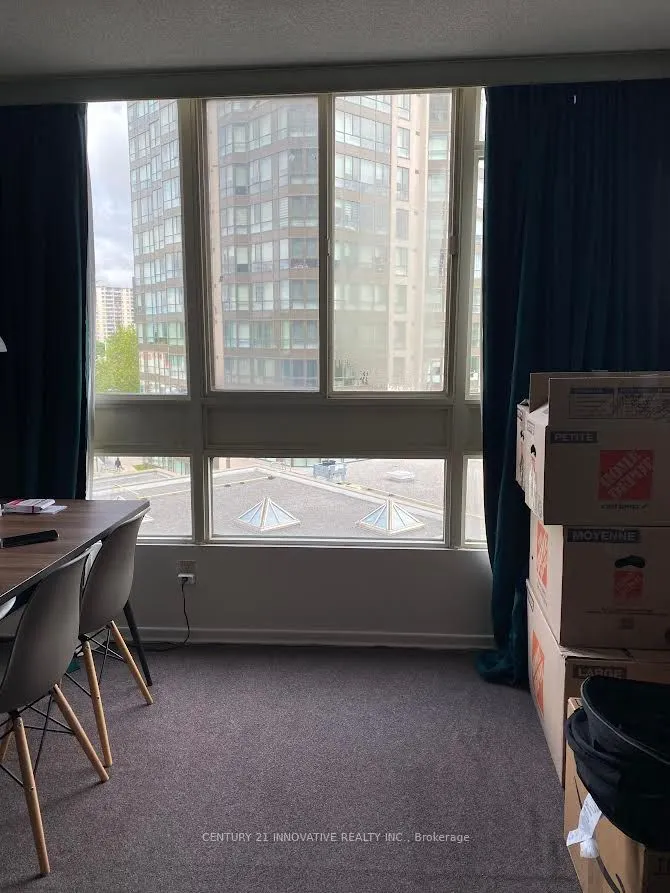 3233 Eglinton Avenue E #511