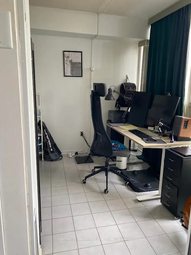 3233 Eglinton Avenue E #511