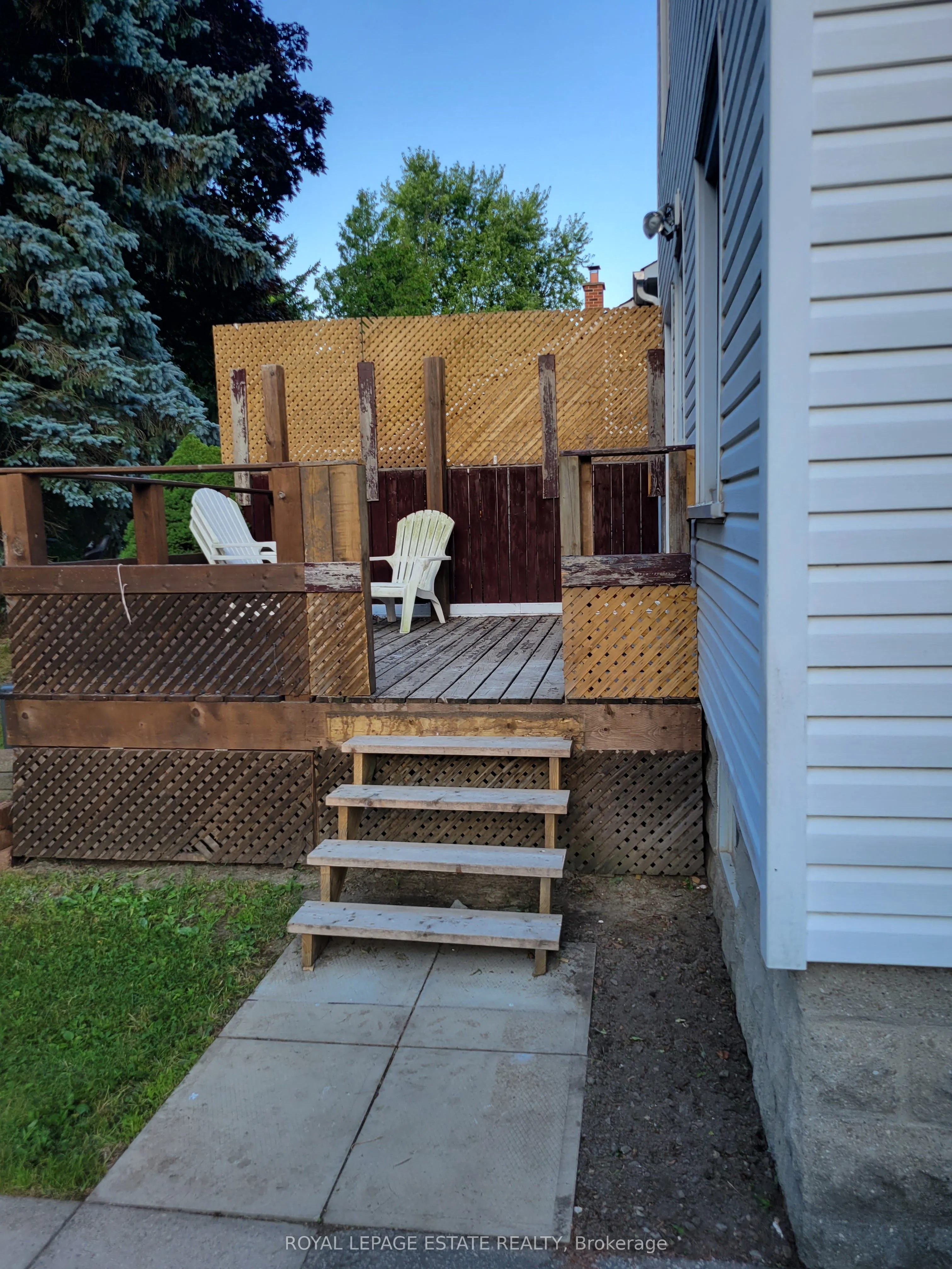 13 Pinegrove Avenue #Upper