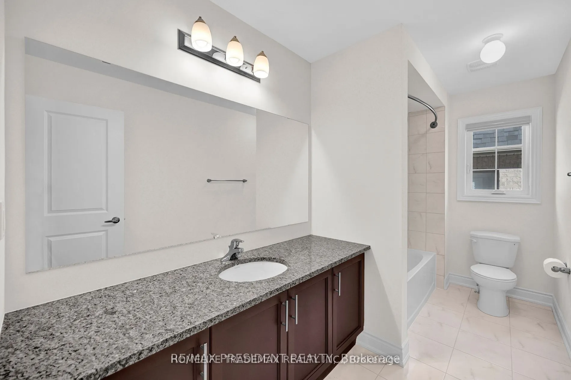 2577 Bandsman Crescent