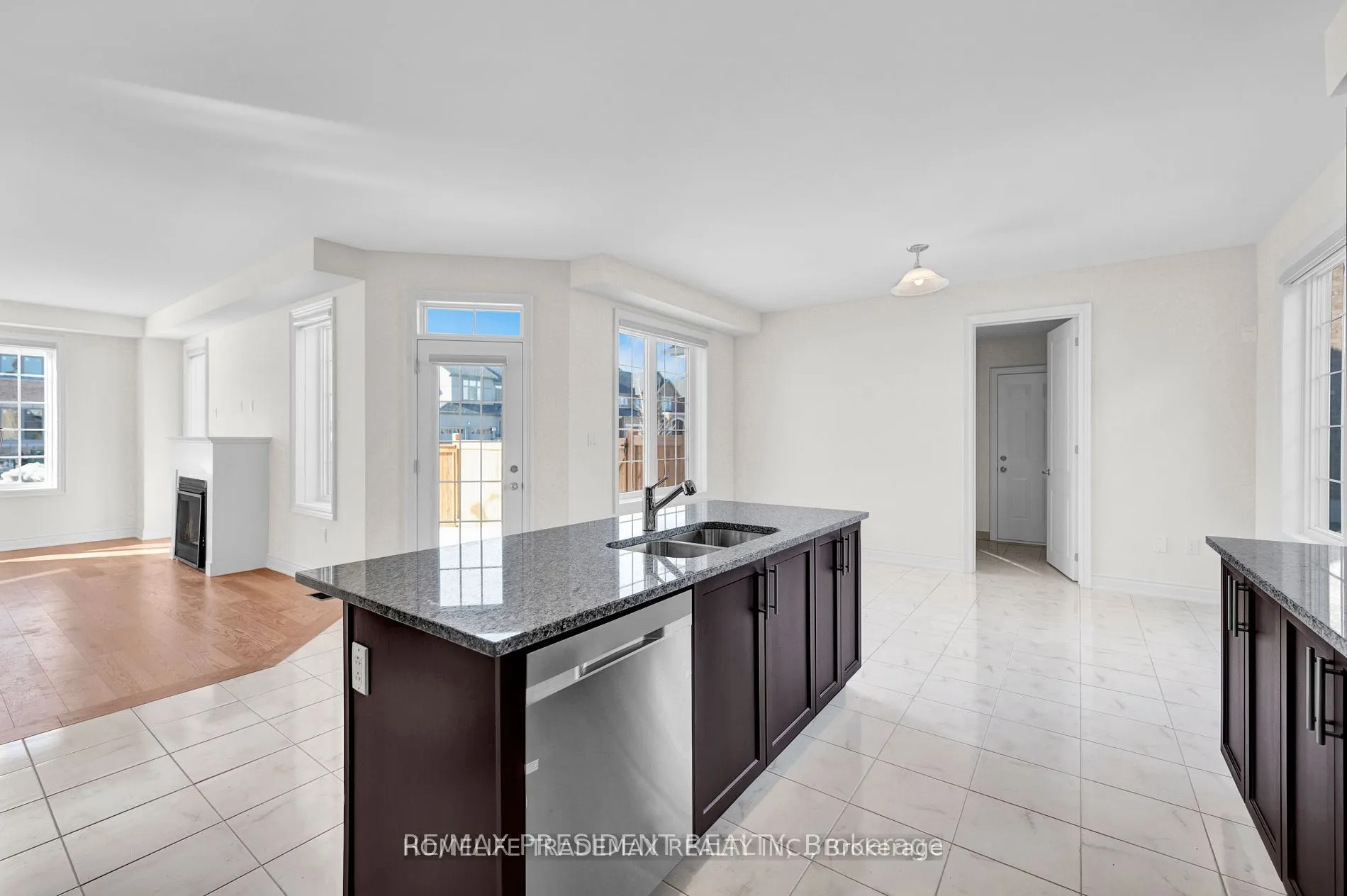 2577 Bandsman Crescent