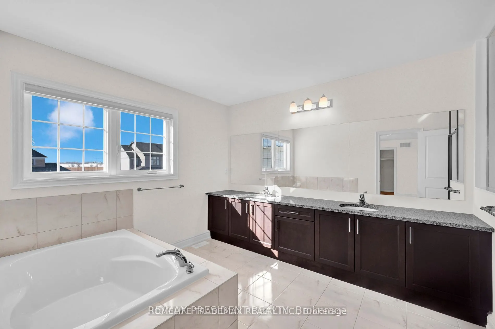 2577 Bandsman Crescent