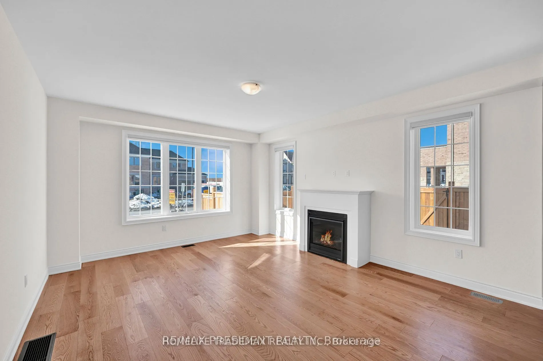 2577 Bandsman Crescent